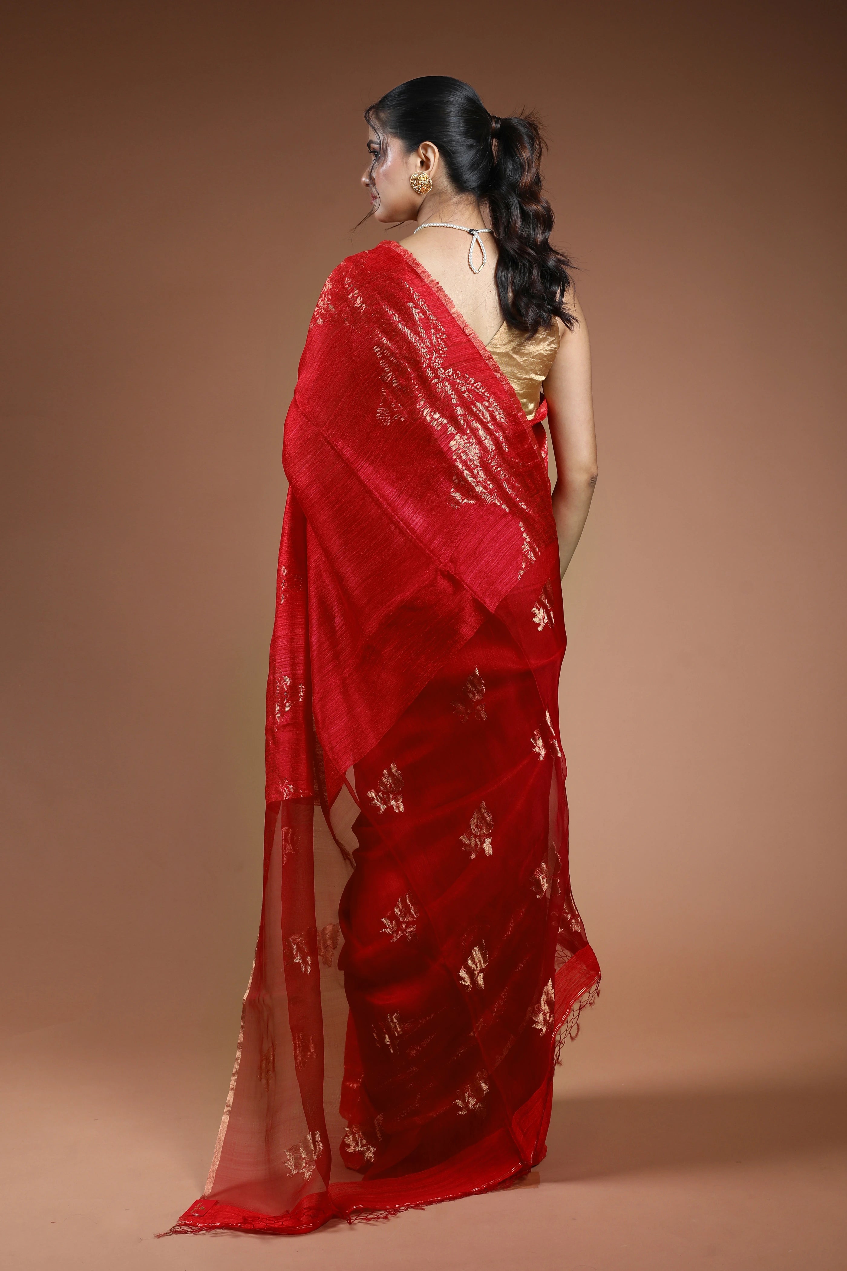 Red Muslin Matka Saree With Blouse Piece