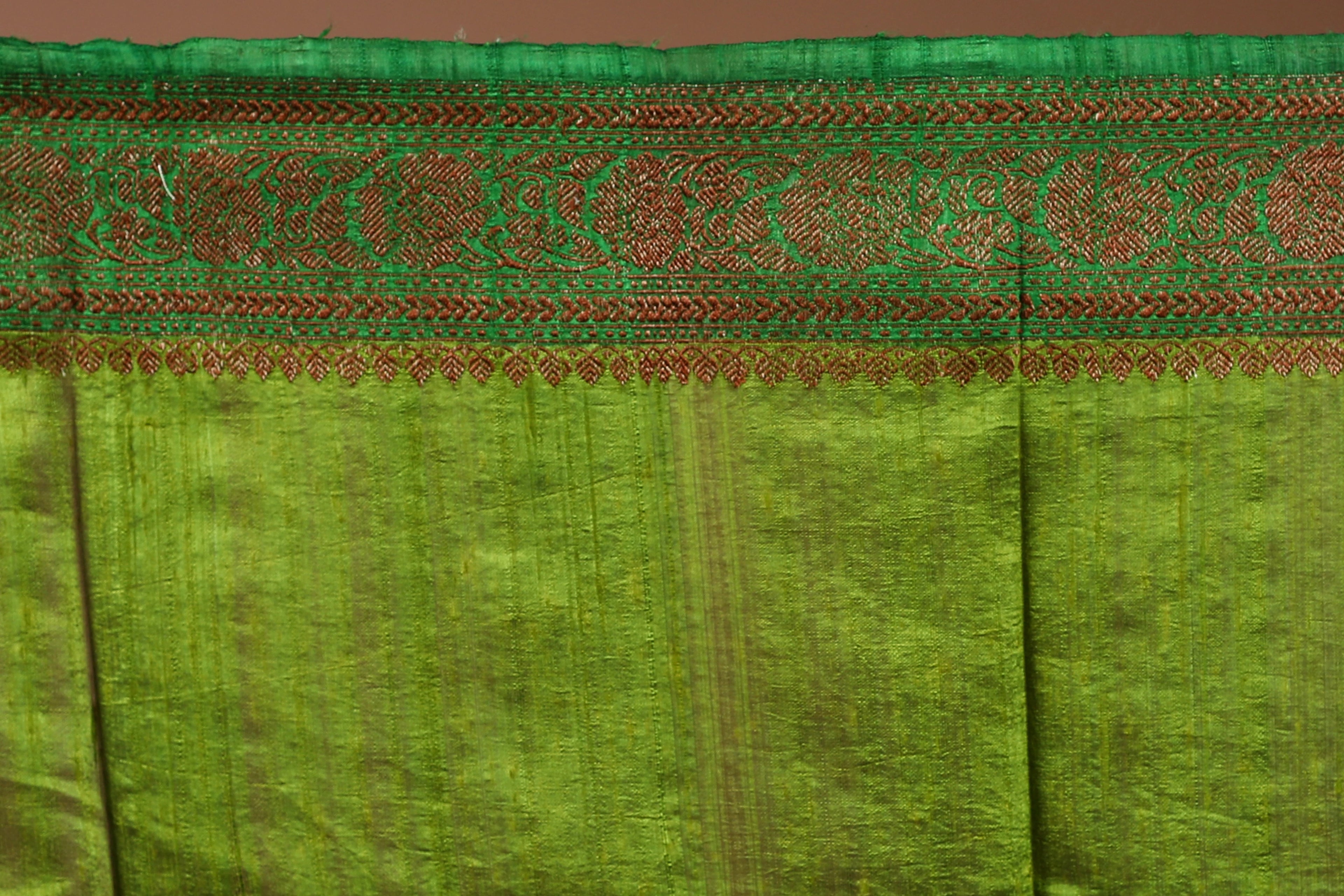 Green Rangkat Raw Silk Banarasi Saree With Blouse Piece