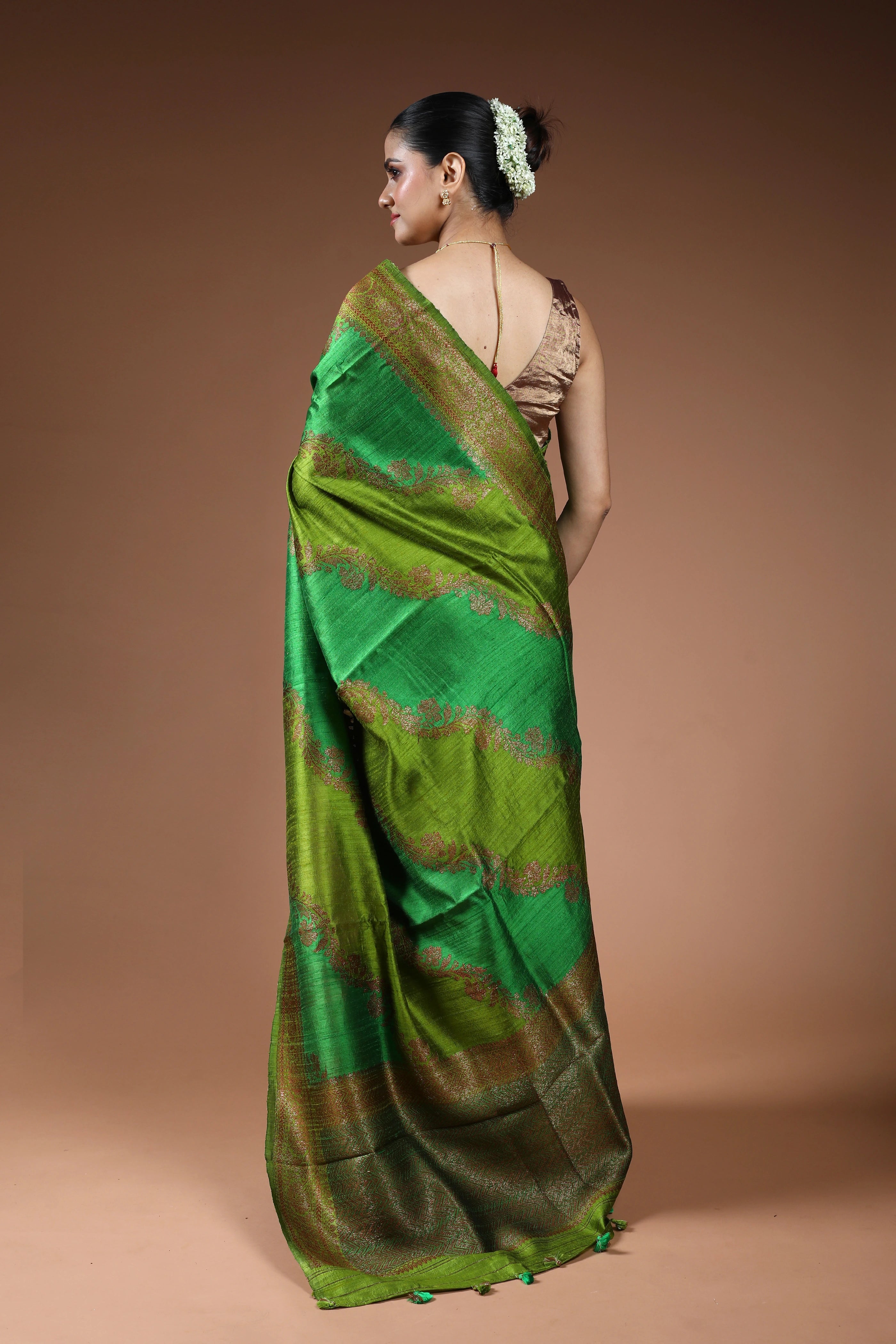 Green Rangkat Raw Silk Banarasi Saree With Blouse Piece