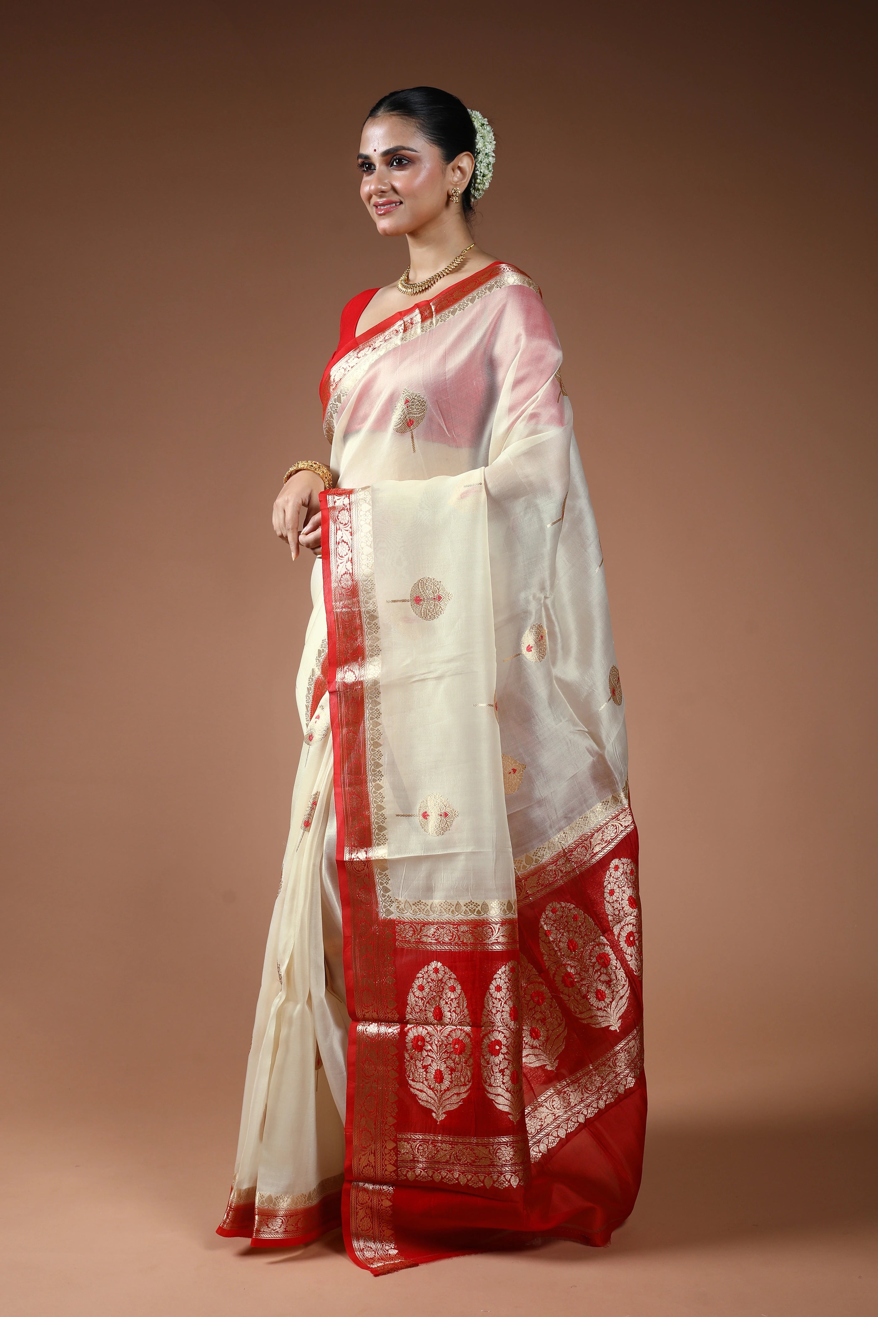 White Kora Banarasi Saree With Blouse Piece