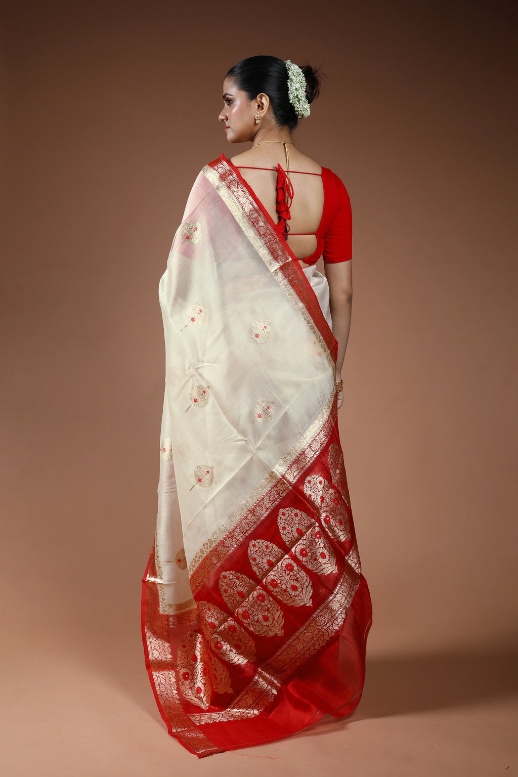 White Kora Banarasi Saree With Blouse Piece