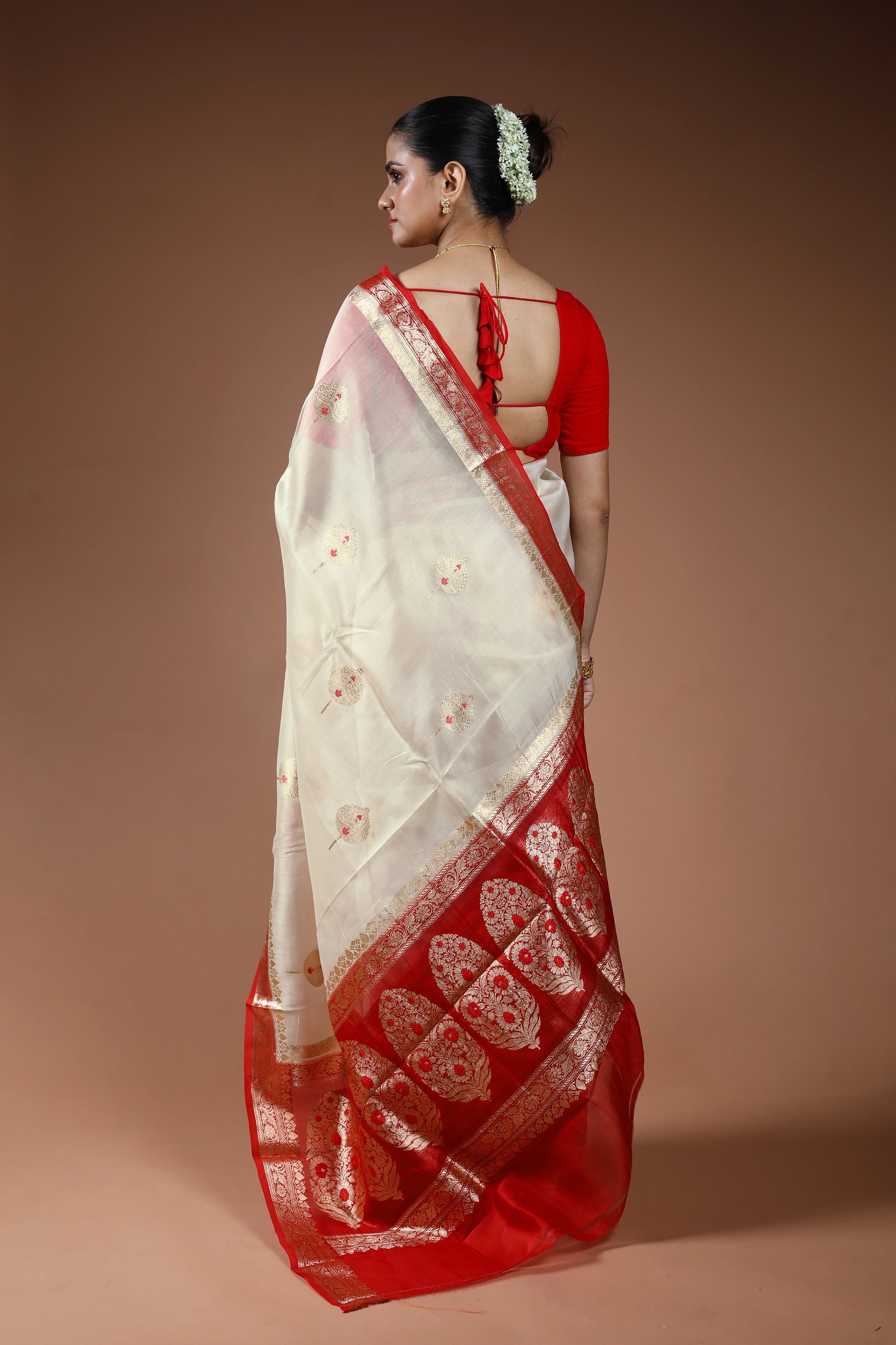 White Kora Banarasi Saree With Blouse Piece