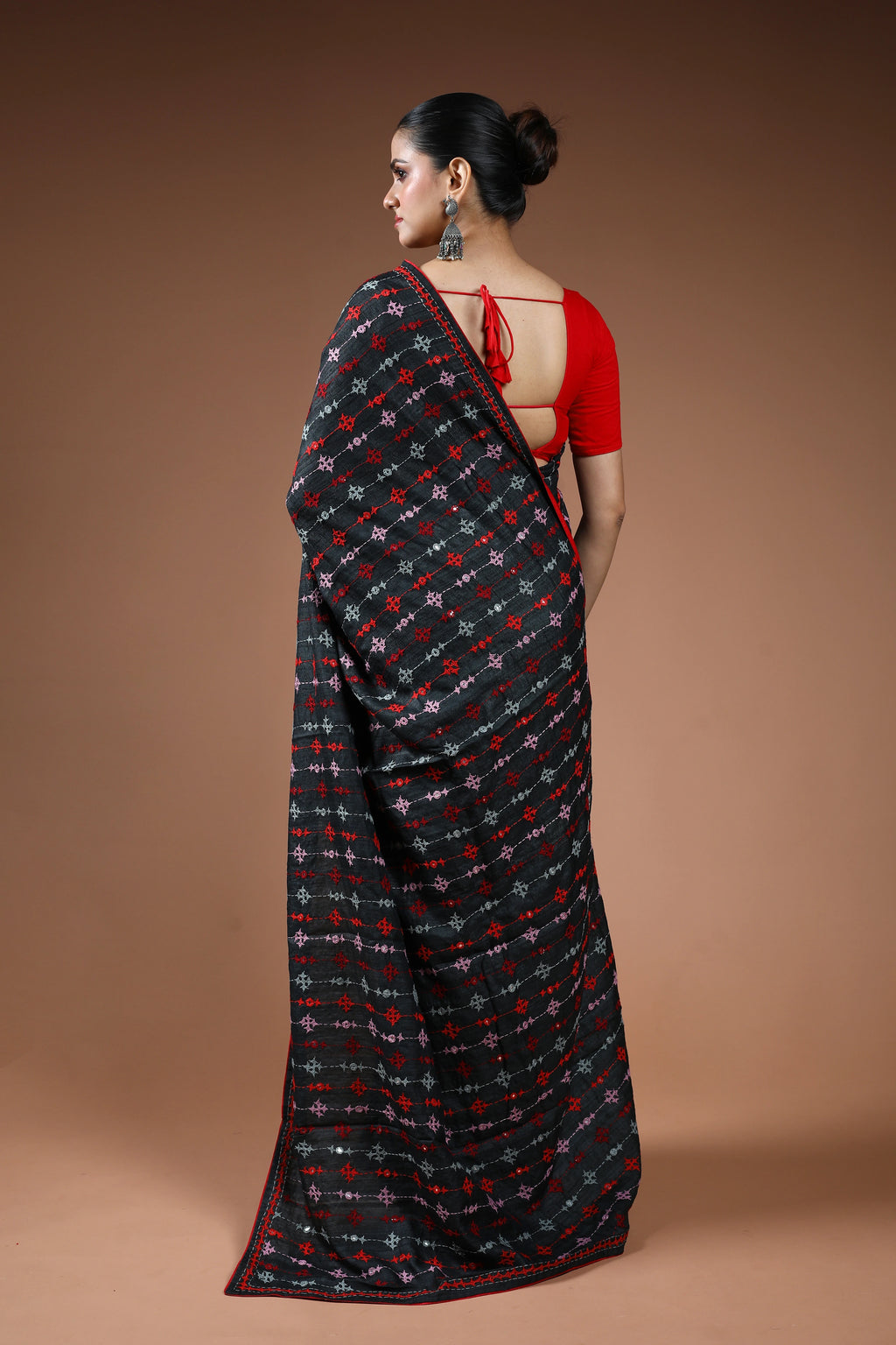 Black Tussar Hand Gujarati Saree With Blouse Piece