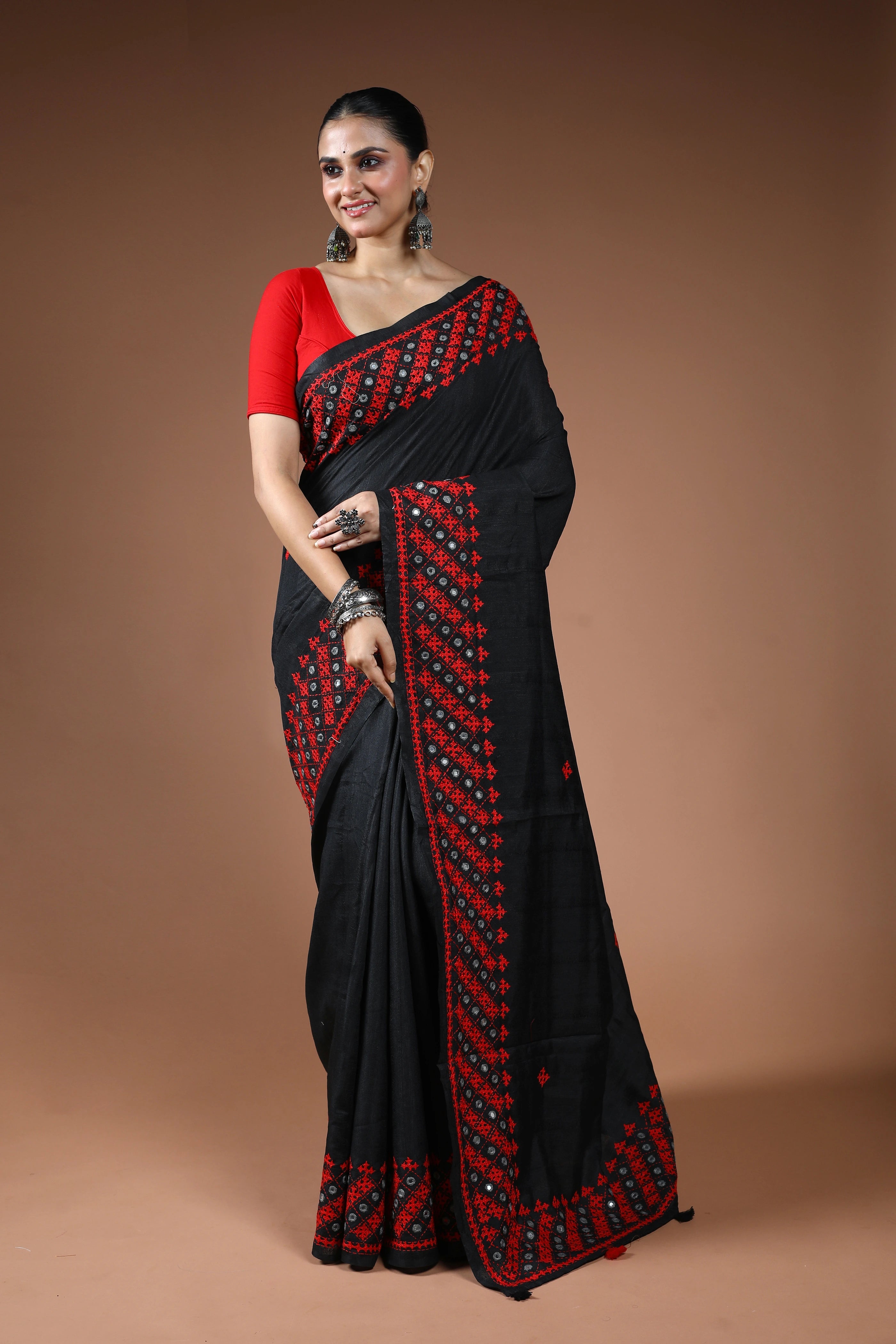 Black Tussar Hand Gujarati Saree With Blouse Piece