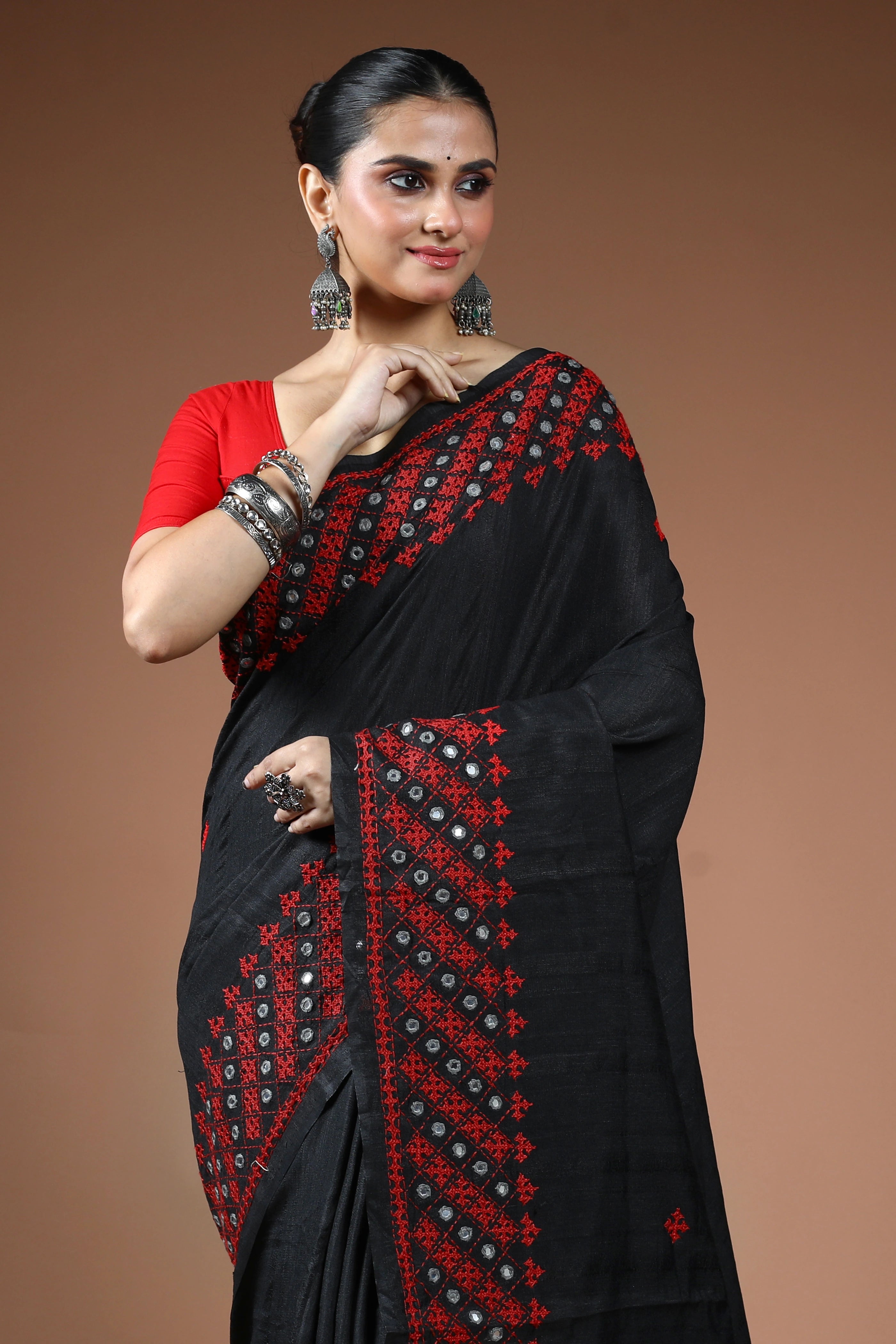 Black Tussar Hand Gujarati Saree With Blouse Piece