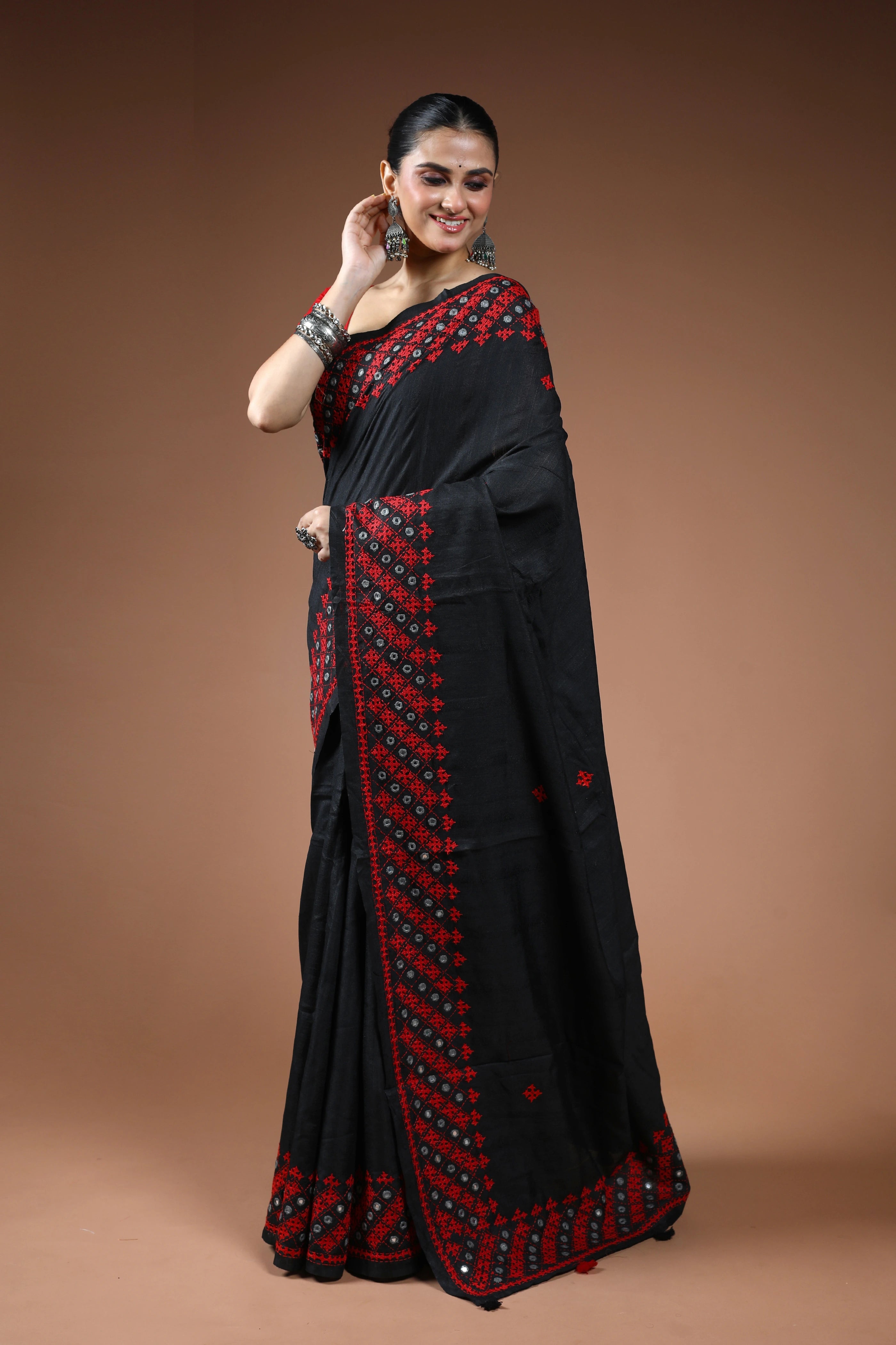 Black Tussar Hand Gujarati Saree With Blouse Piece