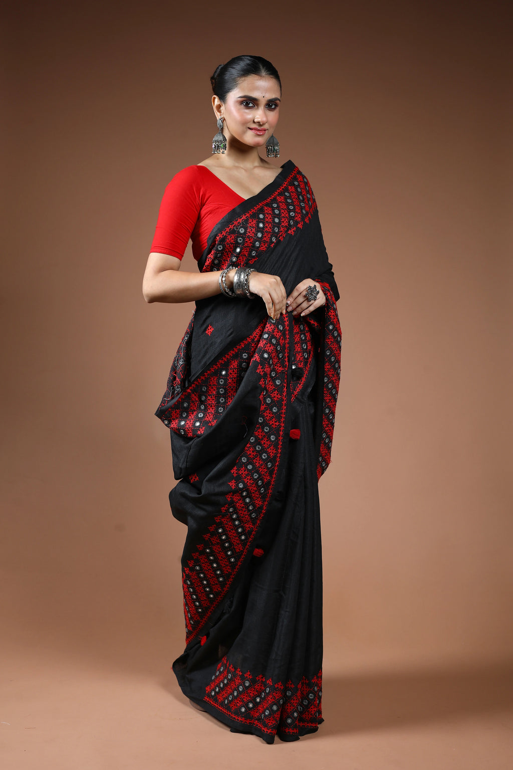 Black Tussar Hand Gujarati Saree With Blouse Piece