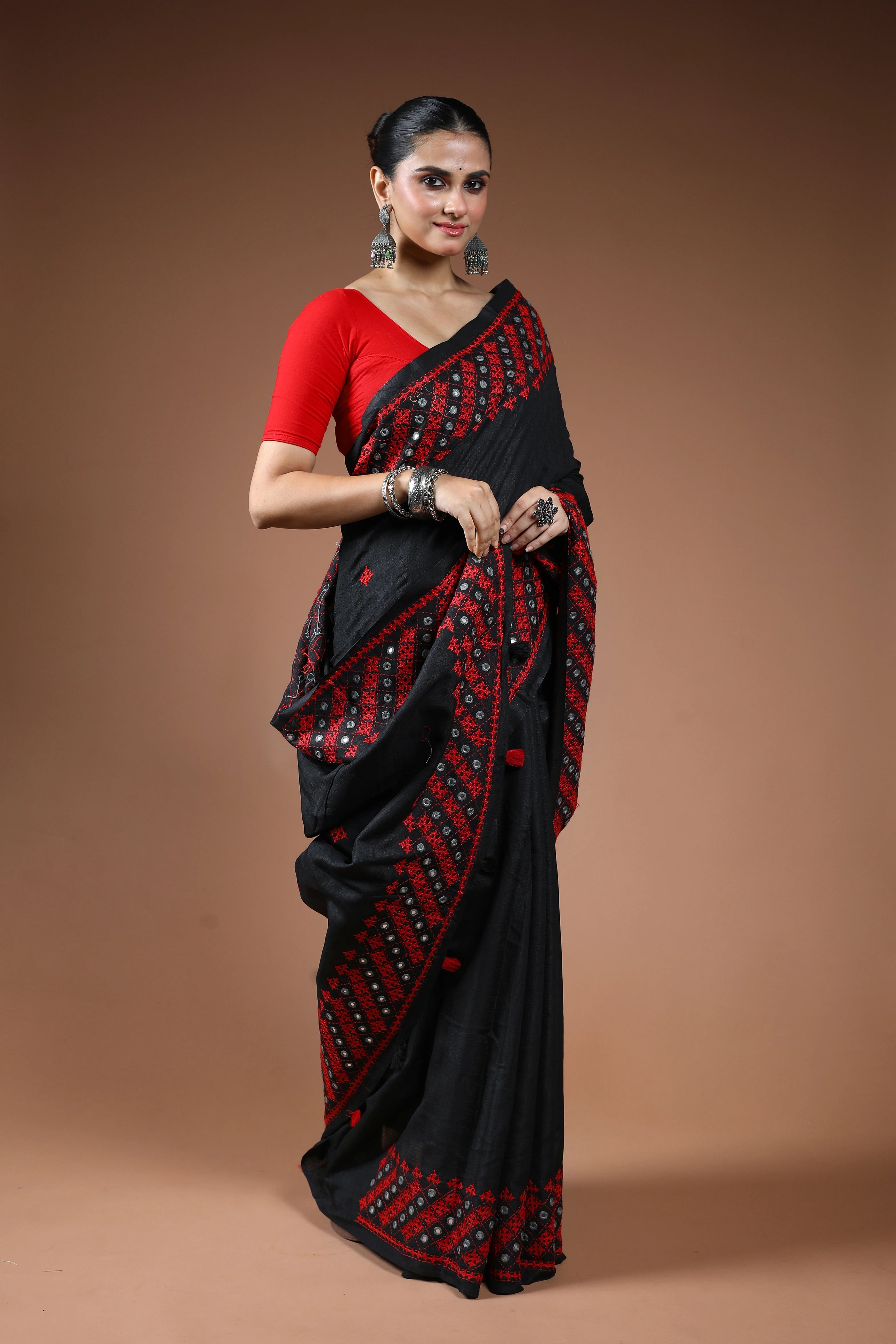 Black Tussar Hand Gujarati Saree With Blouse Piece