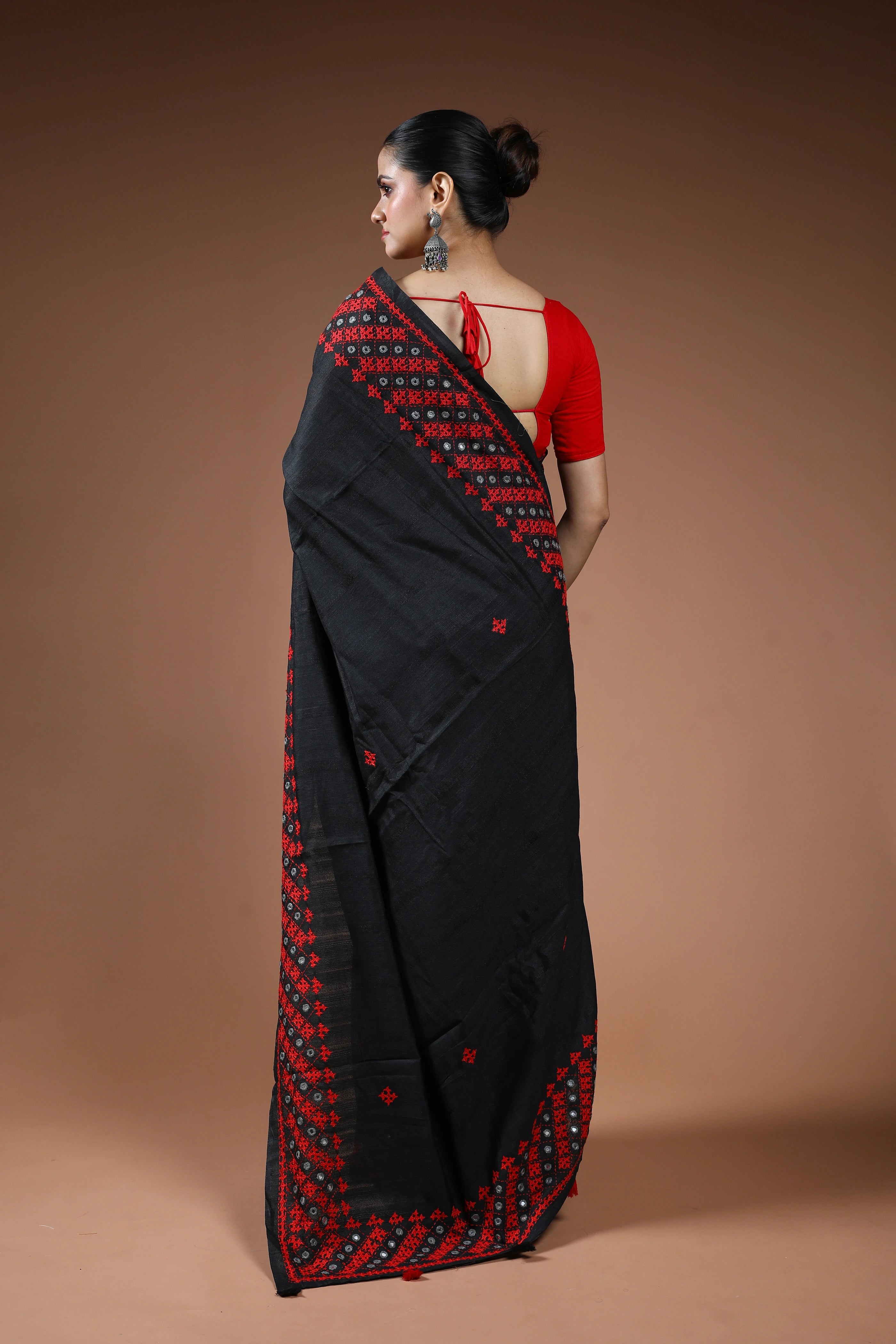 Black Tussar Hand Gujarati Saree With Blouse Piece