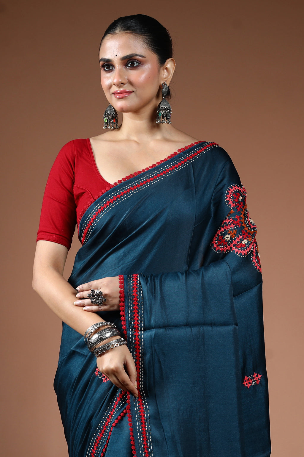 Midnight Blue Linen Gujarati Work Saree With Blouse Piece