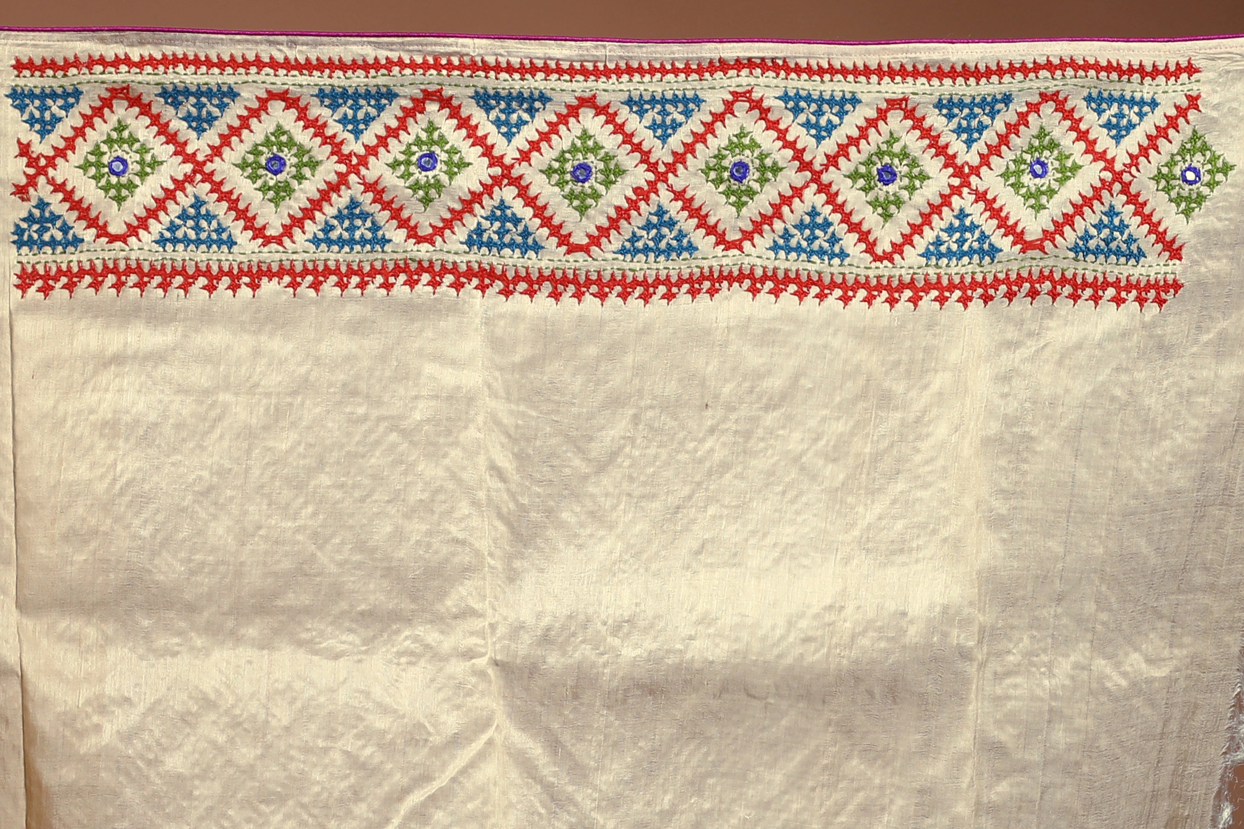 Offwhite Tussar Hand Gujarati Saree With Blouse Piece