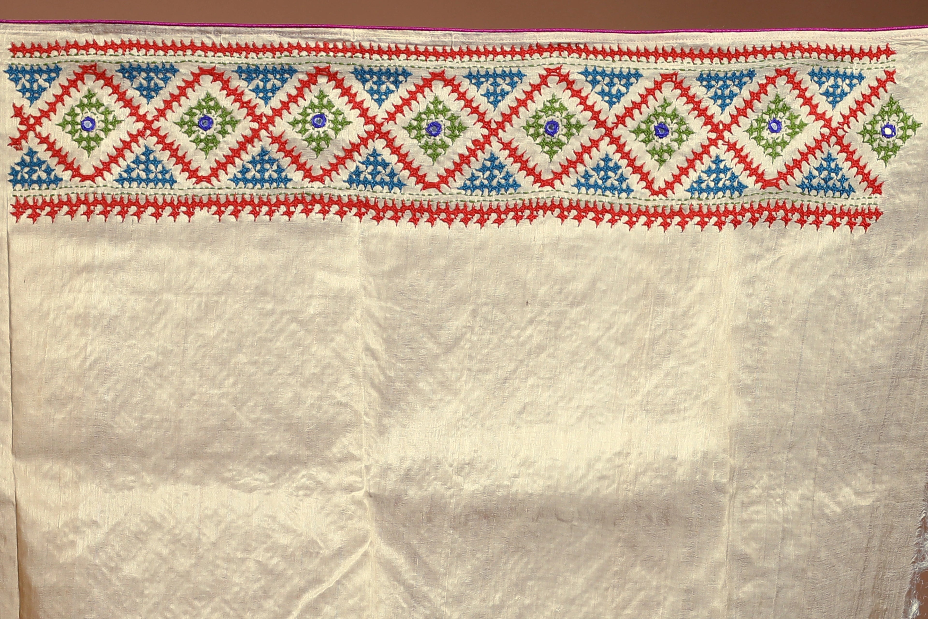 Offwhite Tussar Hand Gujarati Saree With Blouse Piece