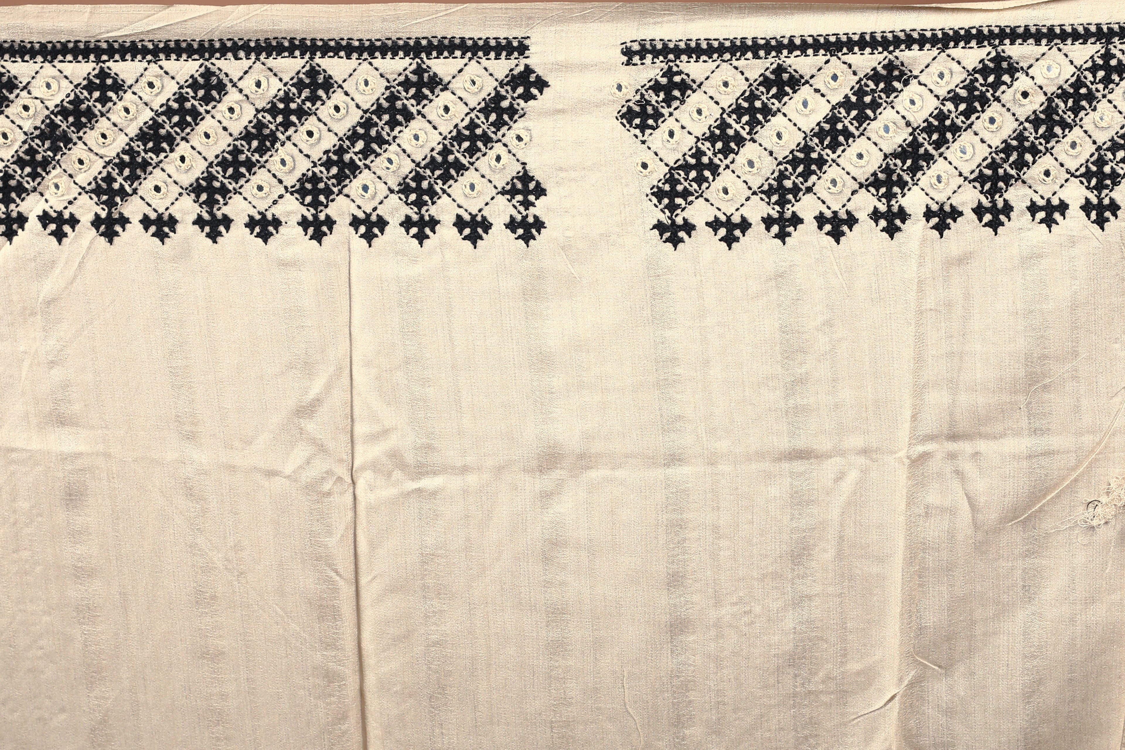 Offwhite Tussar Hand Gujarati Saree With Blouse Piece