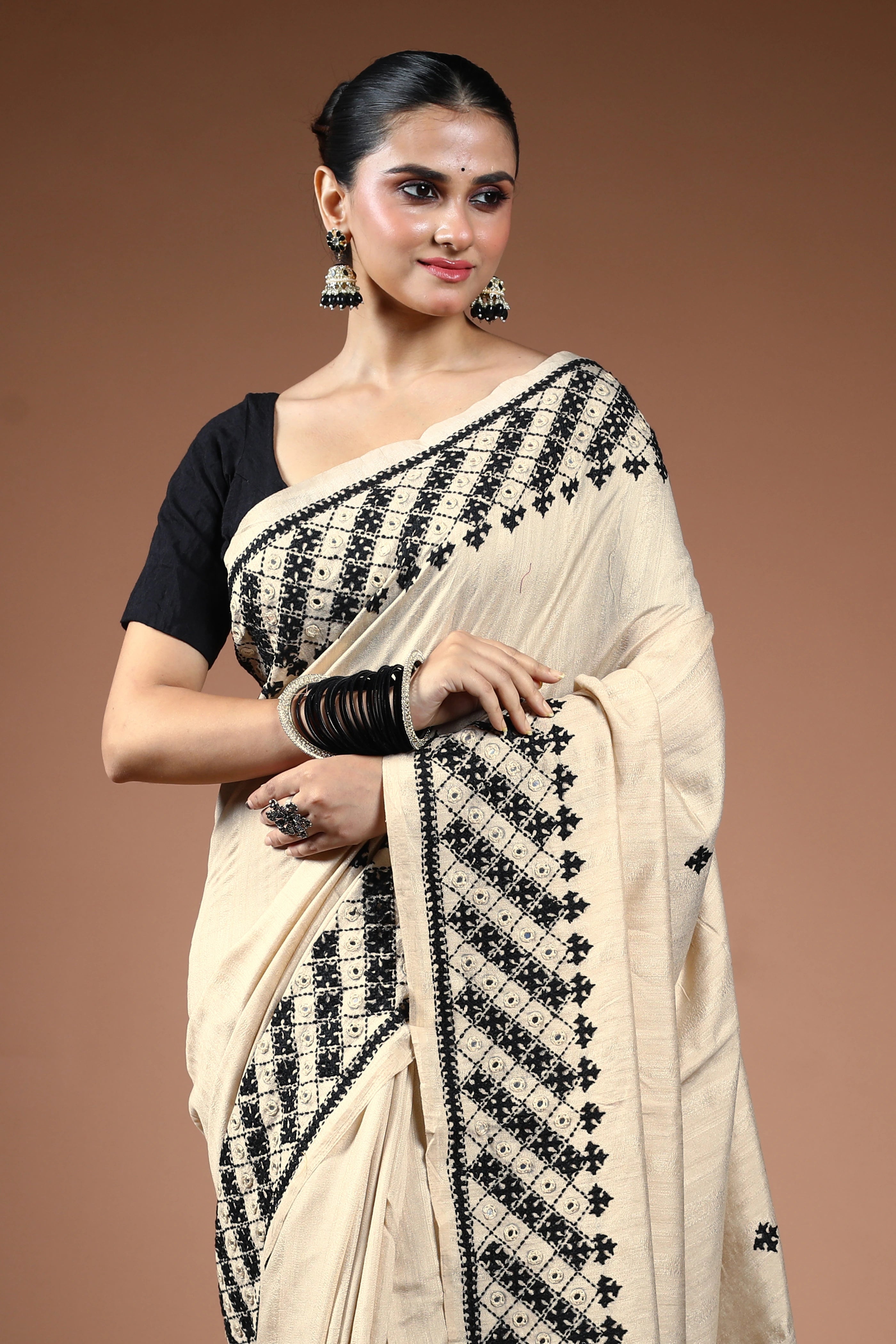 Offwhite Tussar Hand Gujarati Saree With Blouse Piece