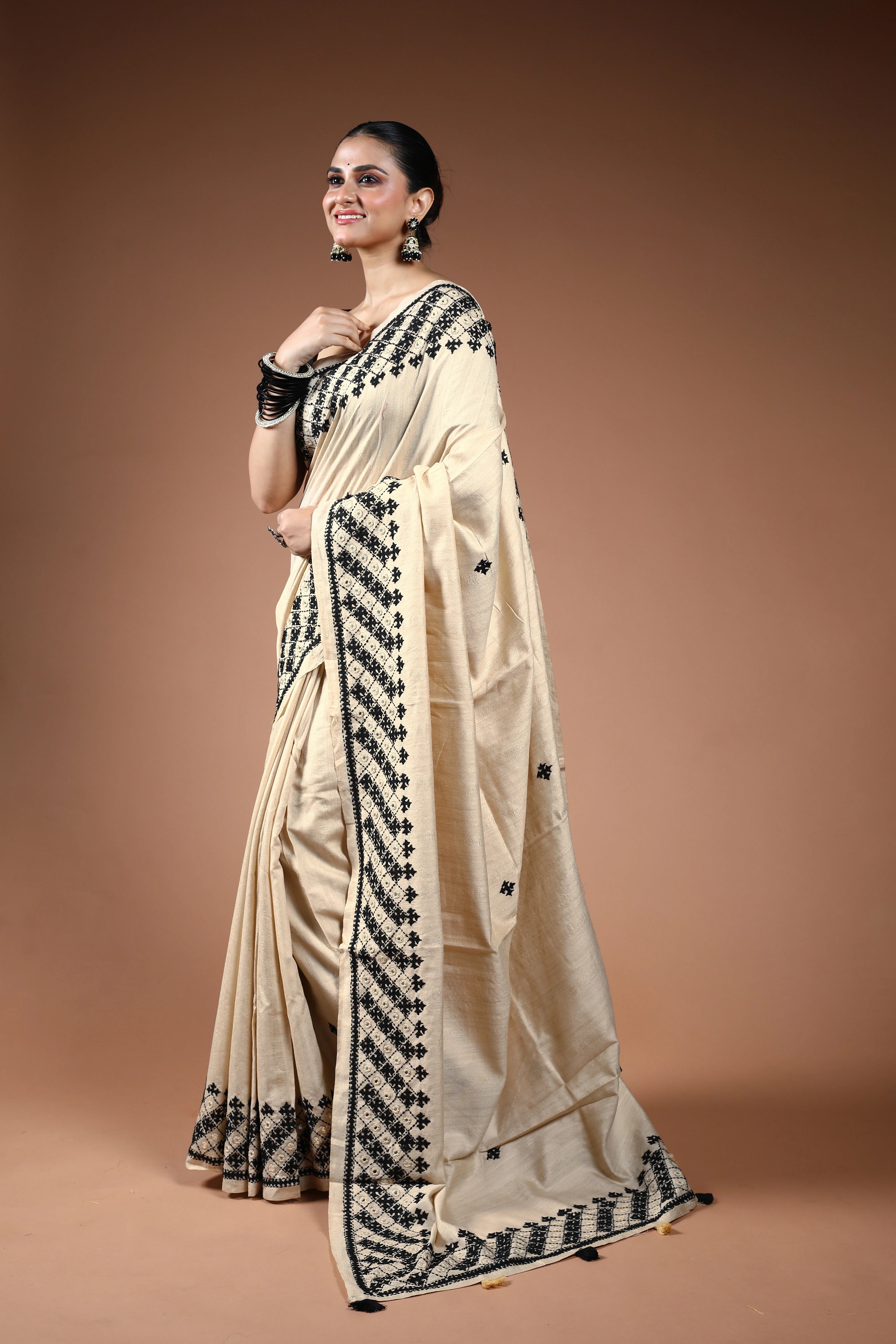 Offwhite Tussar Hand Gujarati Saree With Blouse Piece