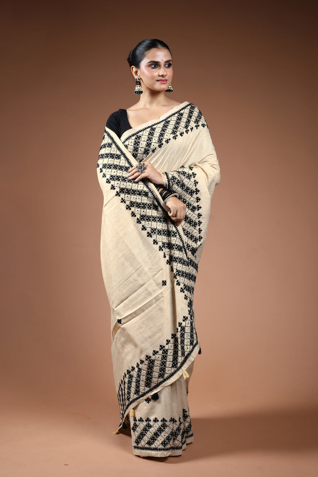 Offwhite Tussar Hand Gujarati Saree With Blouse Piece