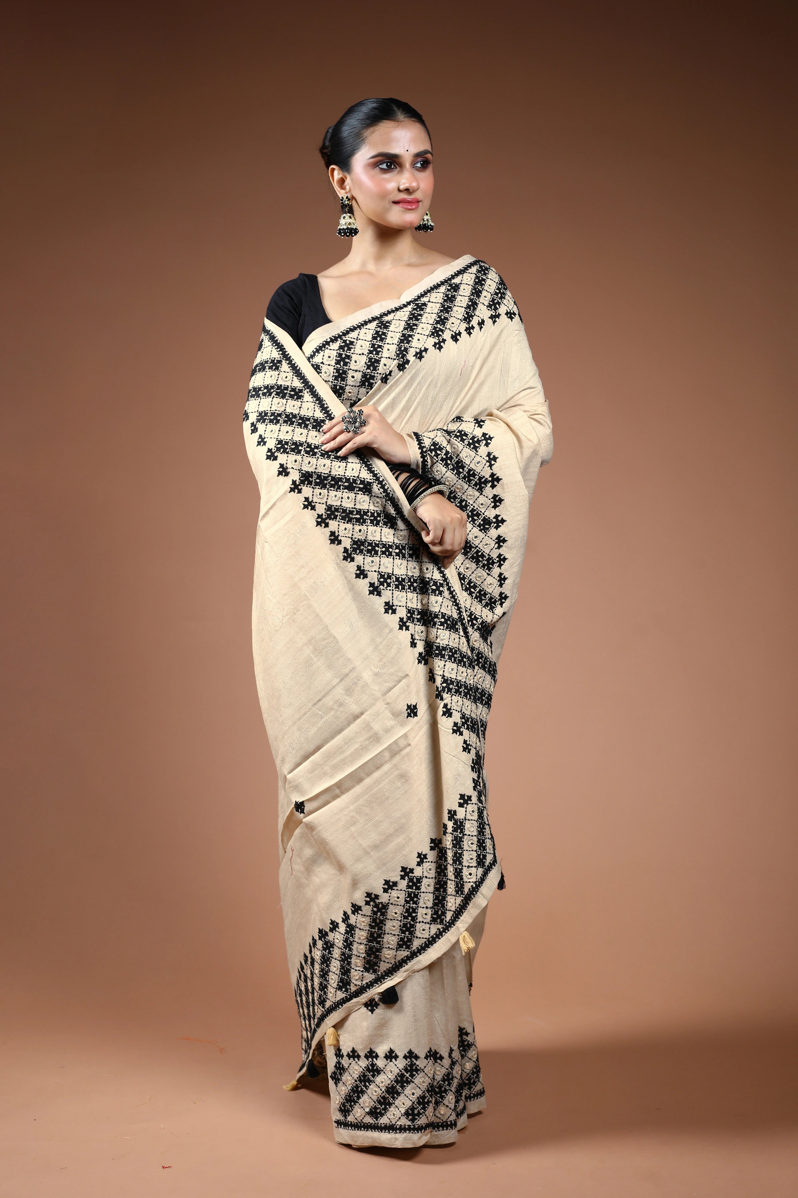 Offwhite Tussar Hand Gujarati Saree With Blouse Piece