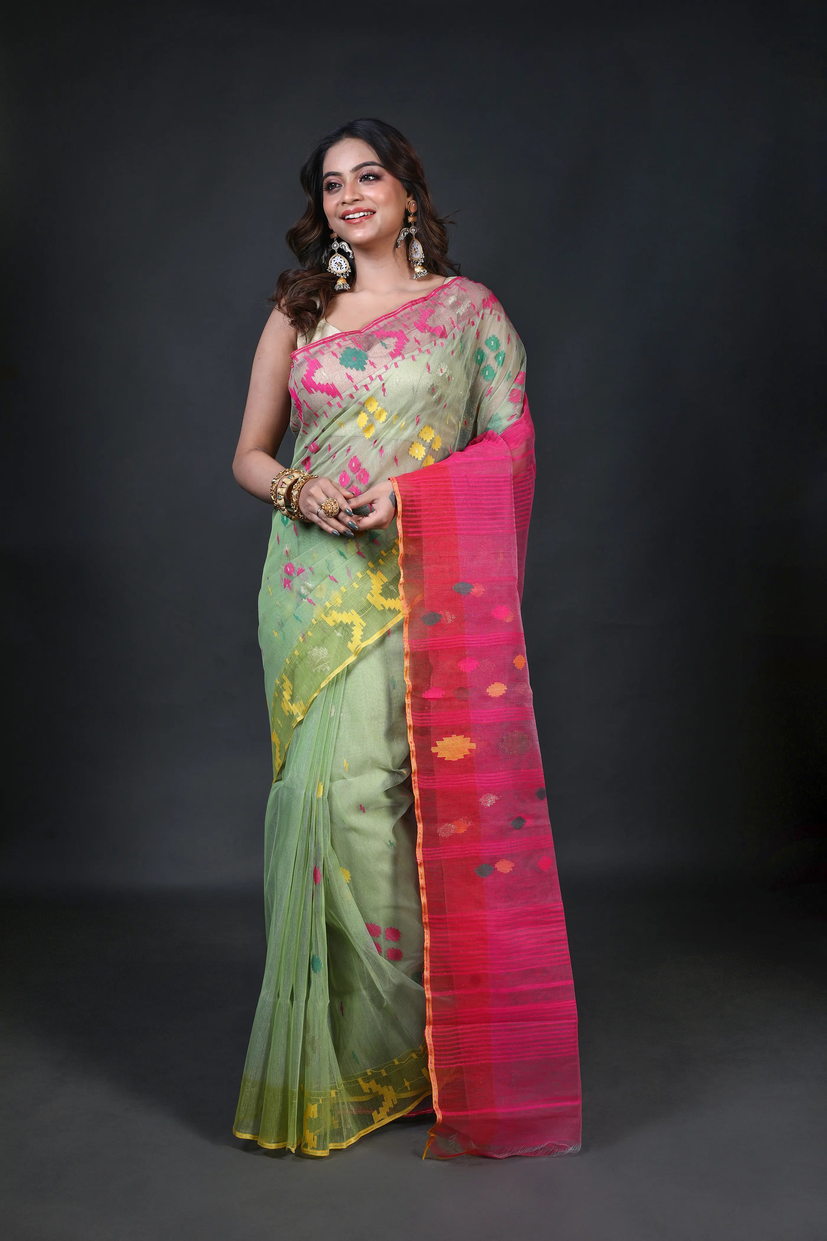 Green Rani Dhakai Jamdani Saree With Blouse Piece