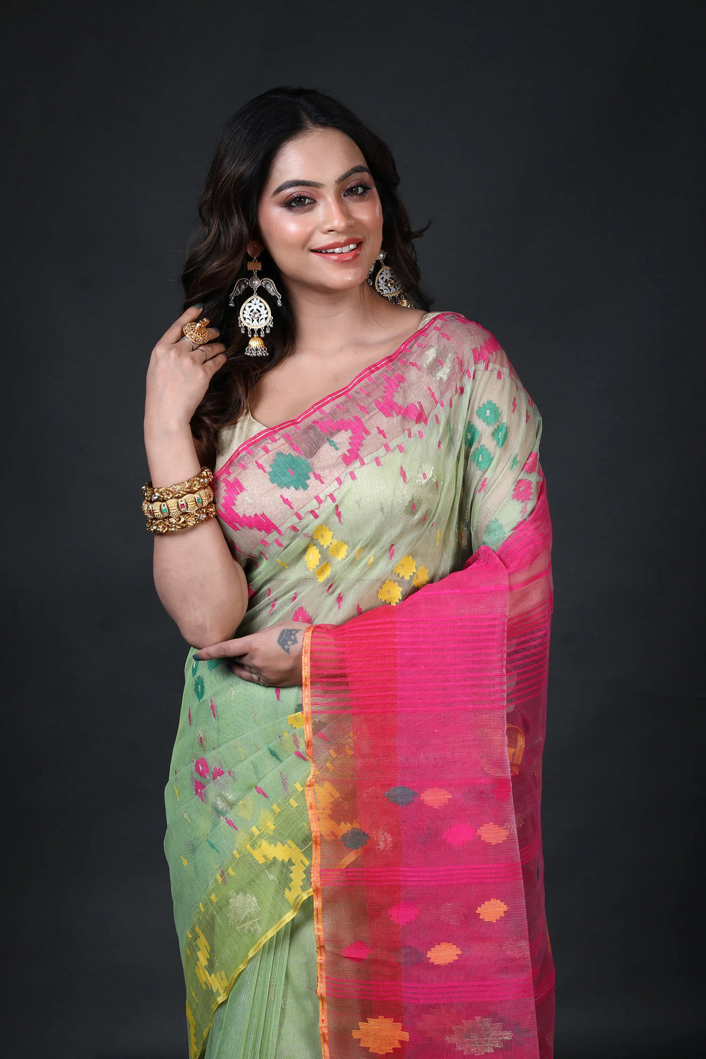 Green Rani Dhakai Jamdani Saree With Blouse Piece