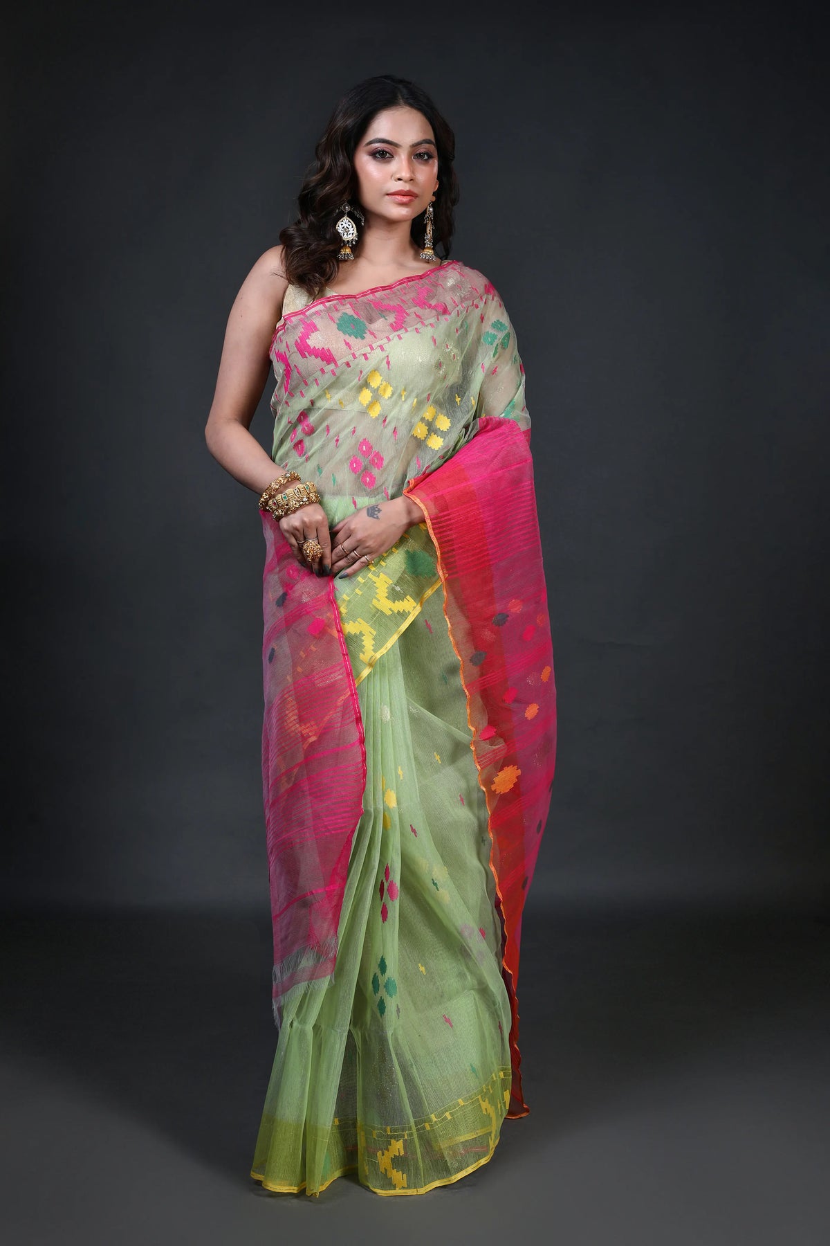 Green Rani Dhakai Jamdani Saree With Blouse Piece