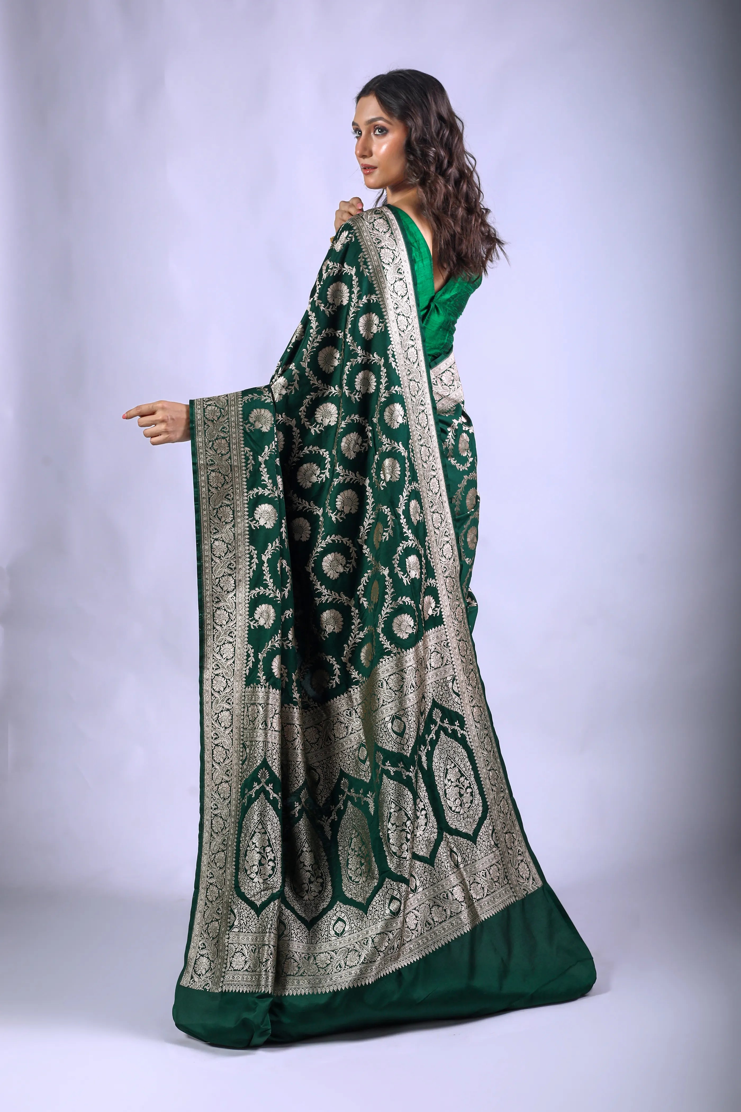 Bottle Green Blended Katan Banarasi Saree With Blouse Piece