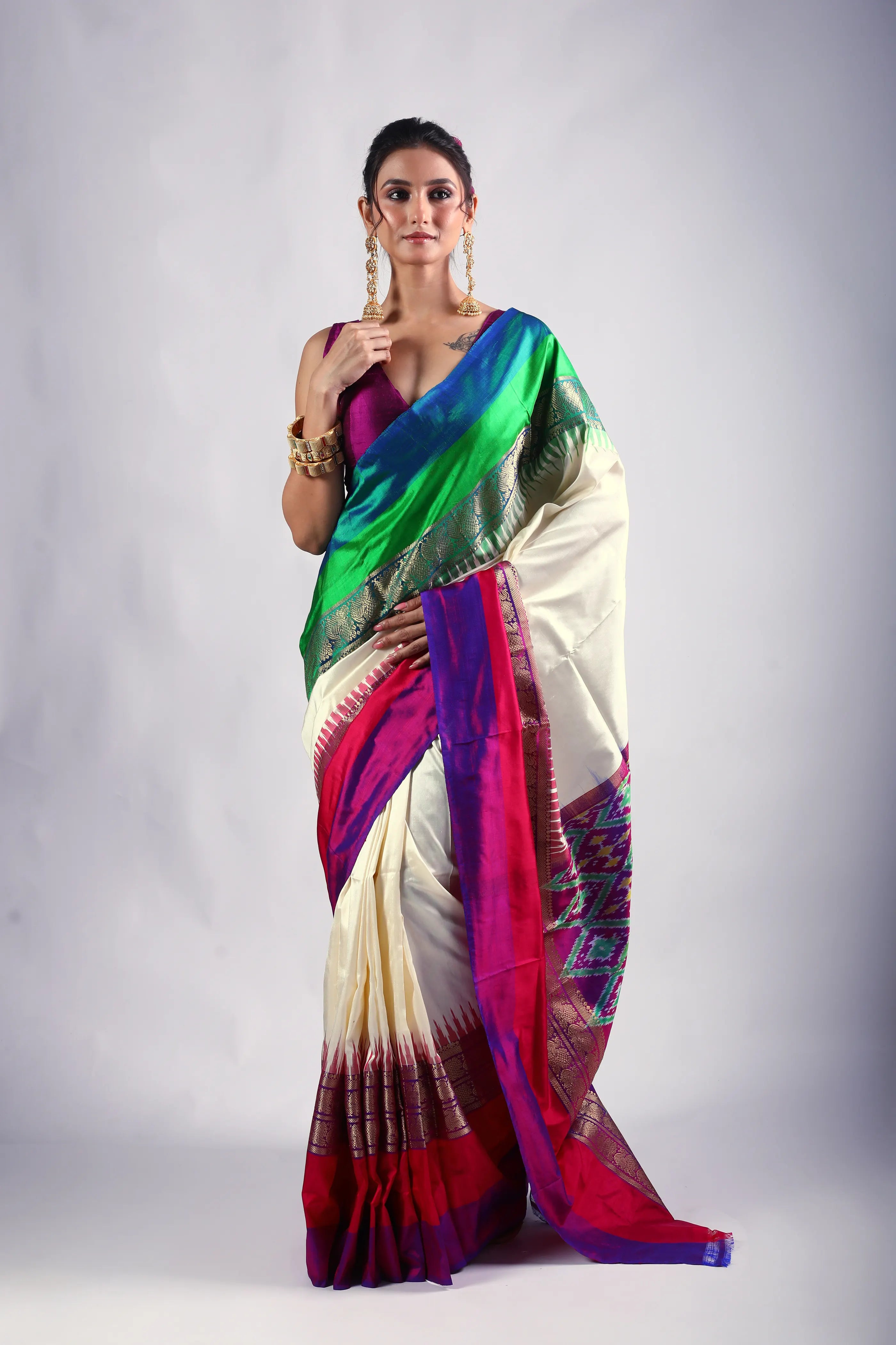 White Pochampally Silk Saree With Blouse Piece
