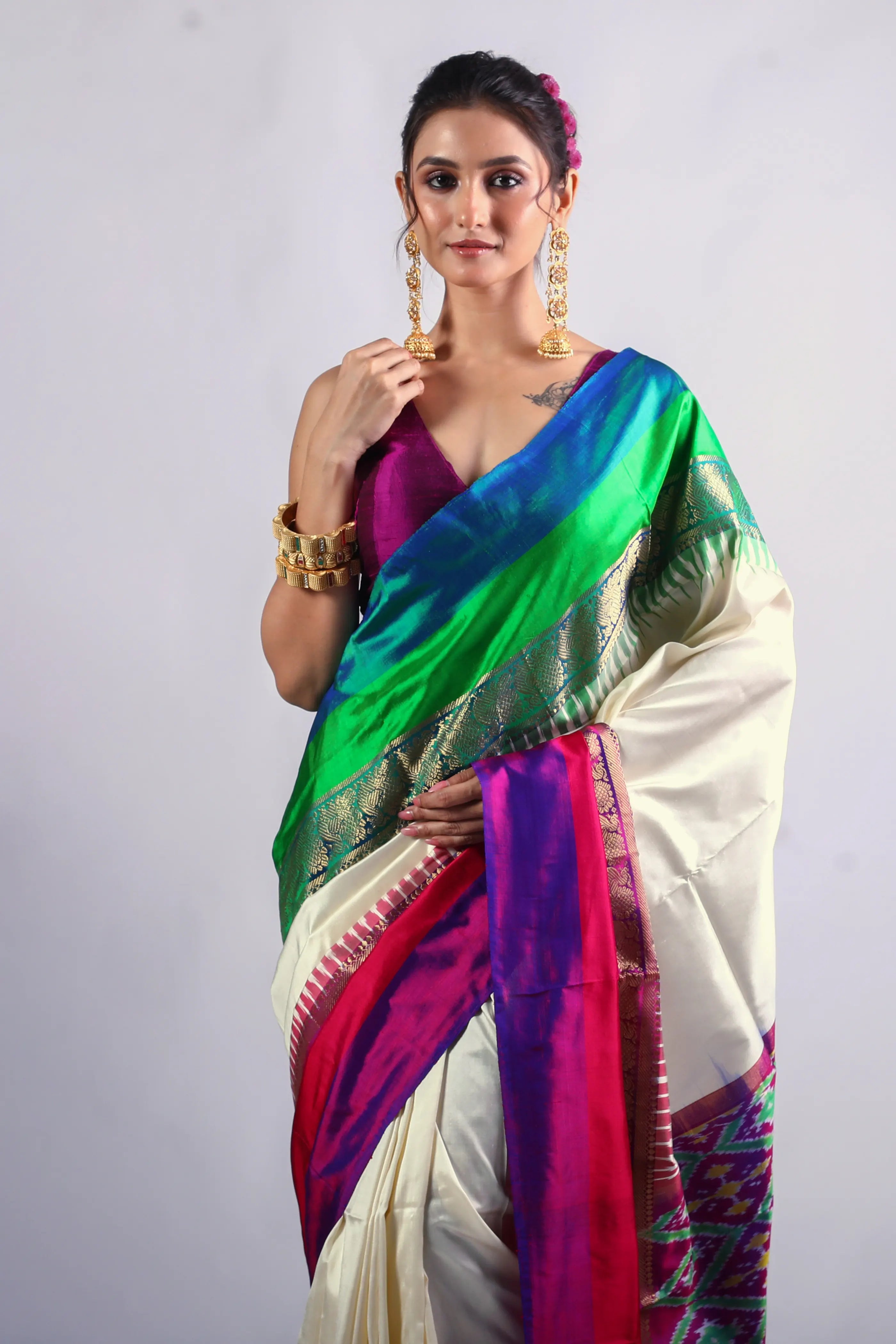 White Pochampally Silk Saree With Blouse Piece