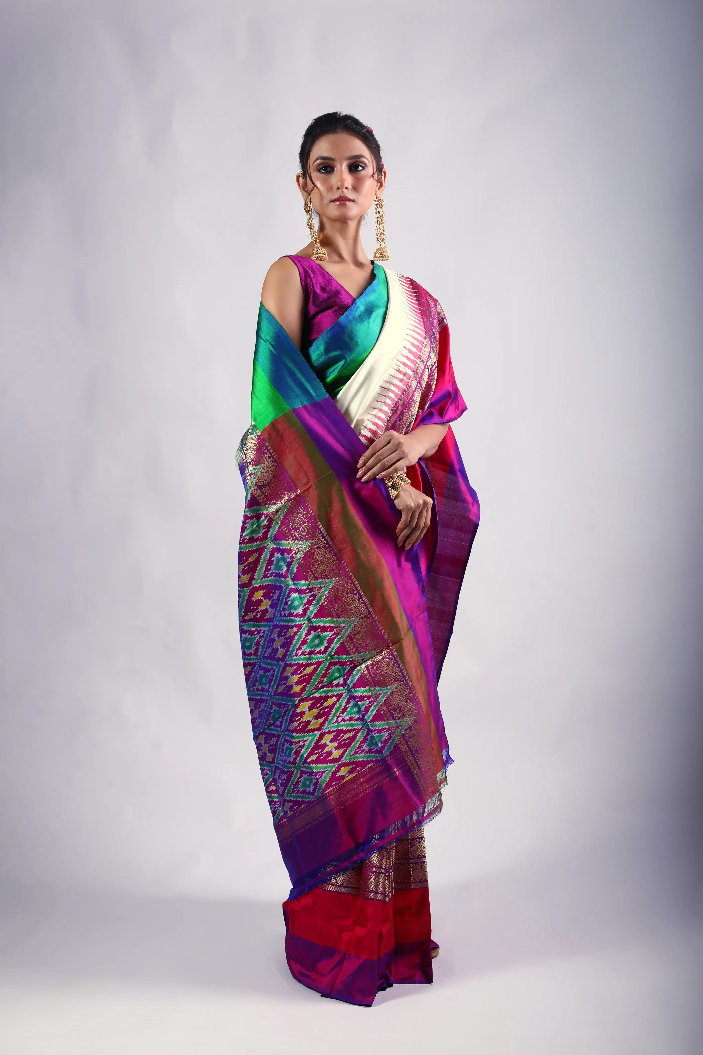 White Pochampally Silk Saree With Blouse Piece