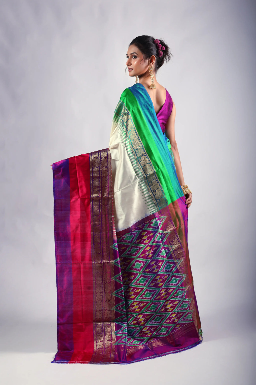 White Pochampally Silk Saree With Blouse Piece