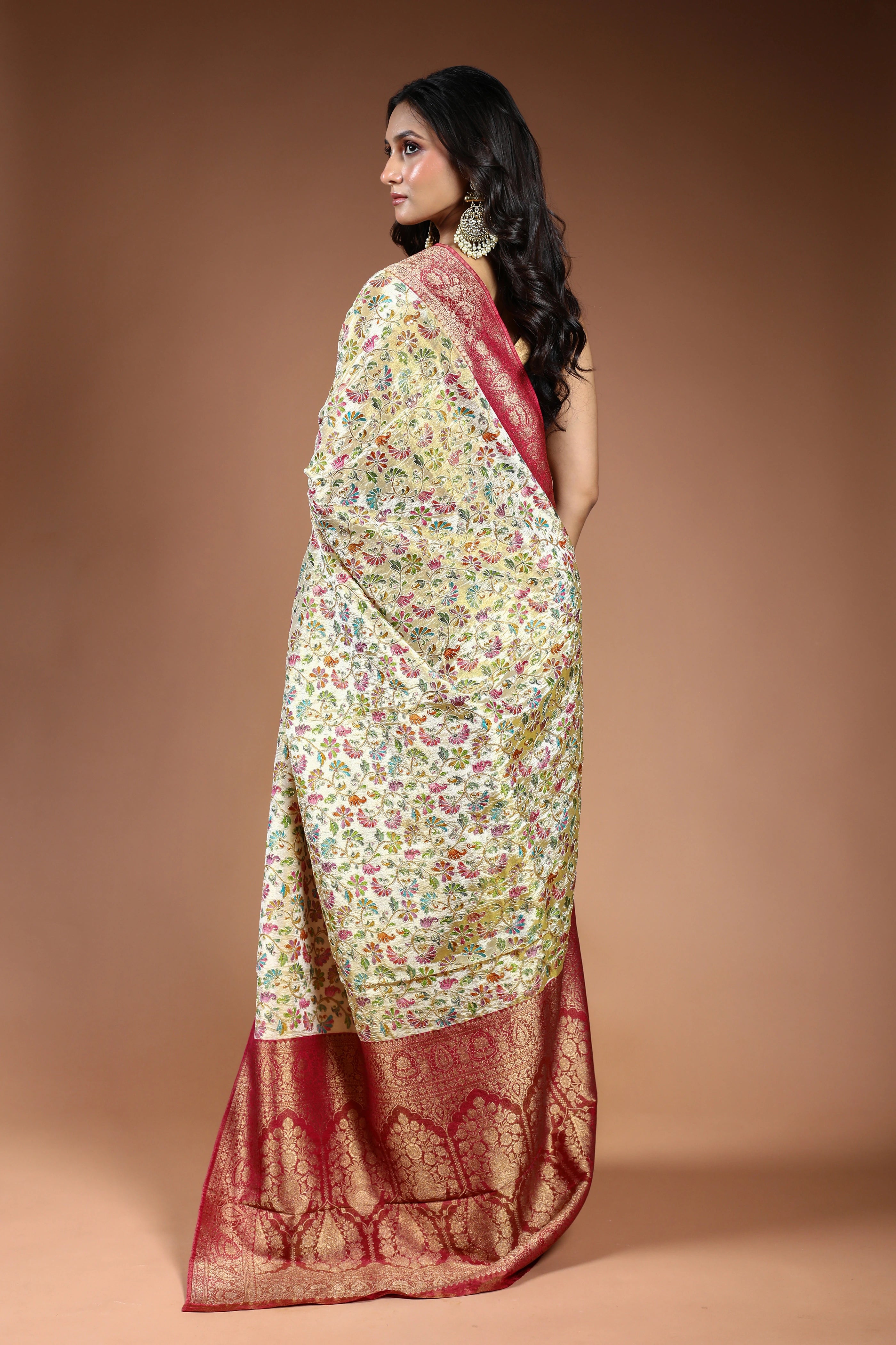 Offwhite Semi Tissue Kani Aari Work Saree With Blouse Piece