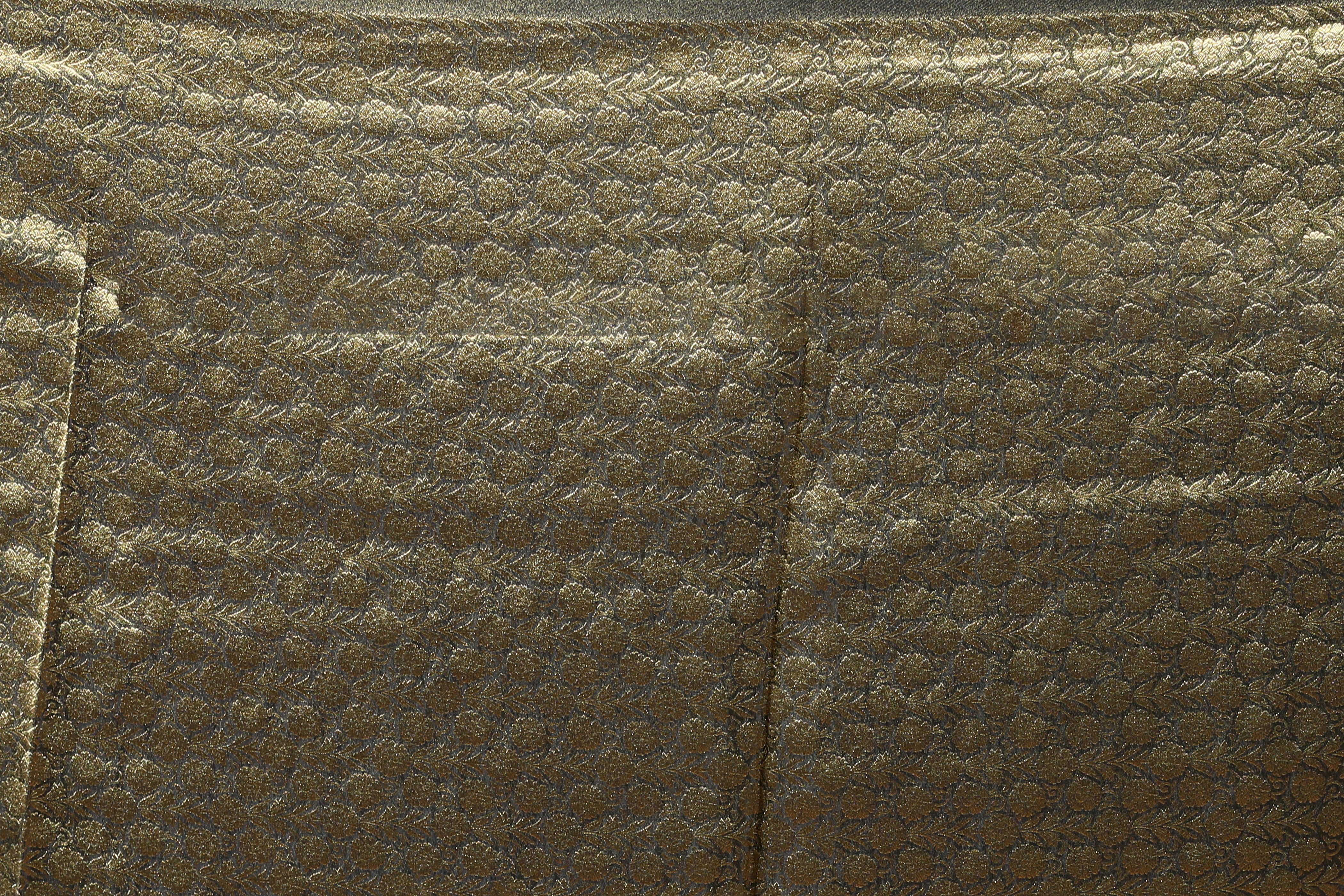 Pistagreen Semi Tissue Kani Aari Work Saree With Blouse Piece