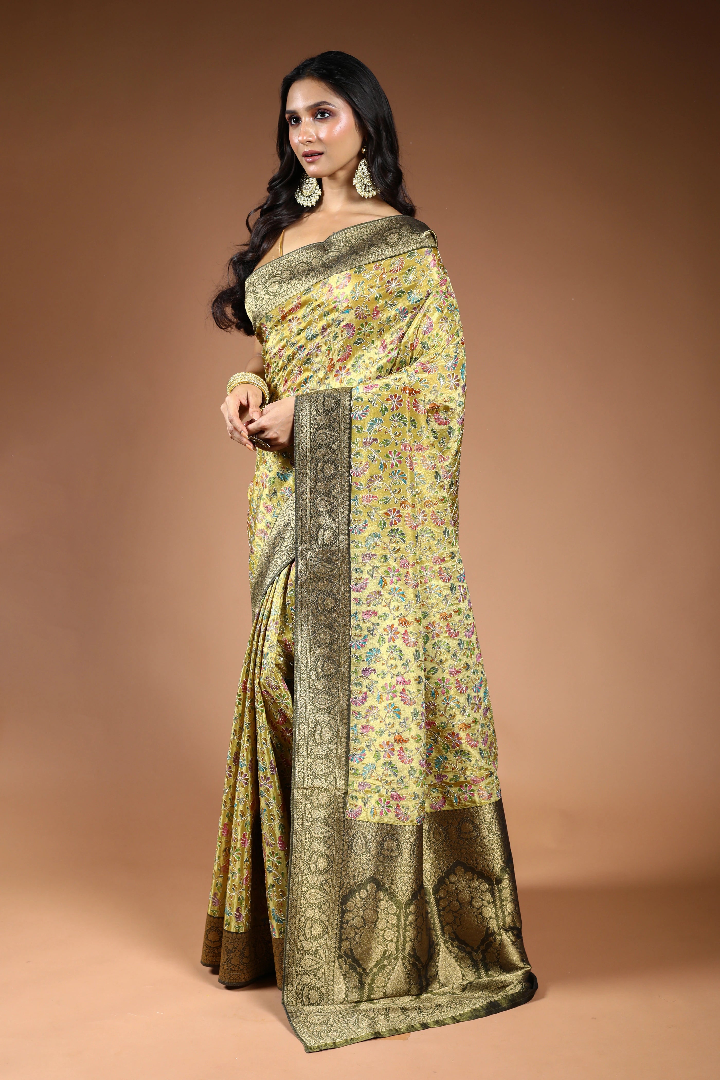 Pistagreen Semi Tissue Kani Aari Work Saree With Blouse Piece
