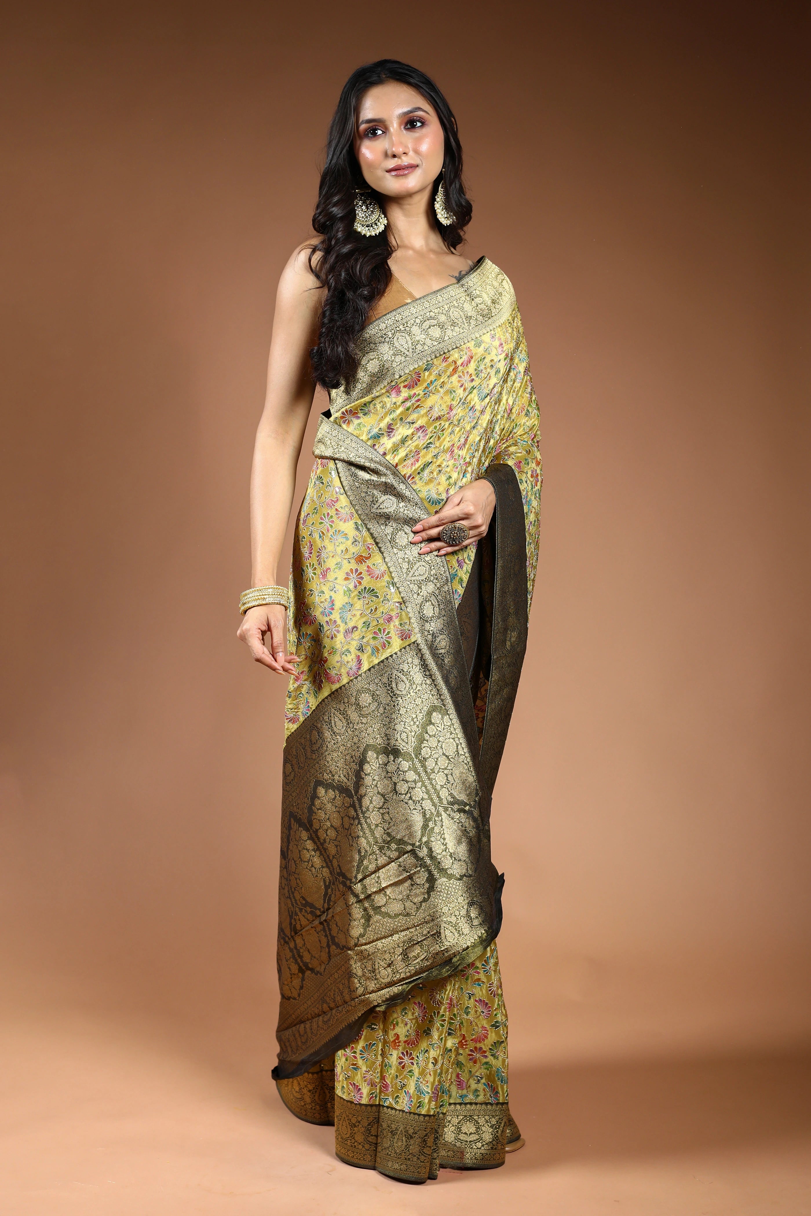 Pistagreen Semi Tissue Kani Aari Work Saree With Blouse Piece