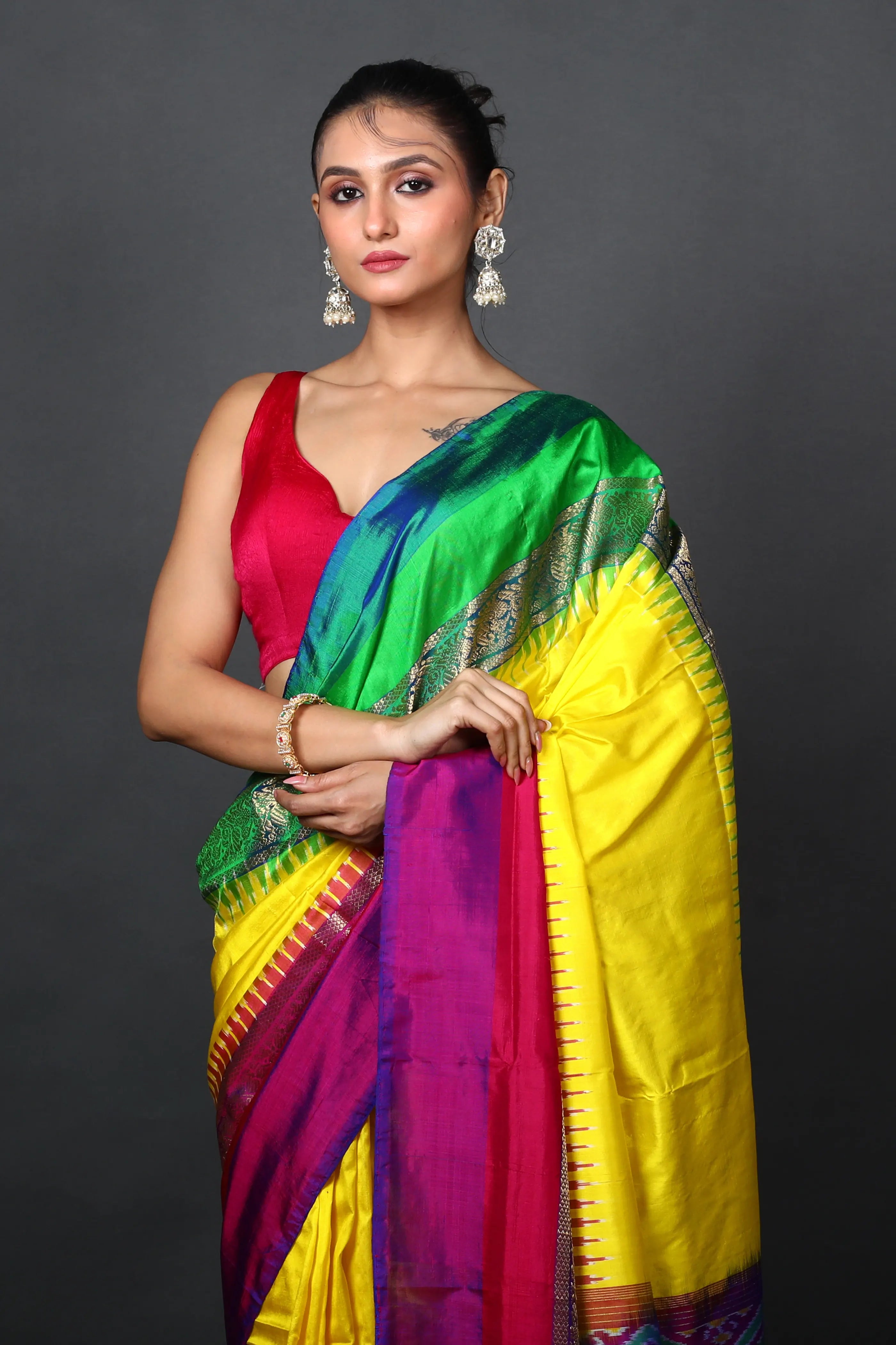 Yellow Pochampally Silk Saree With Blouse Piece