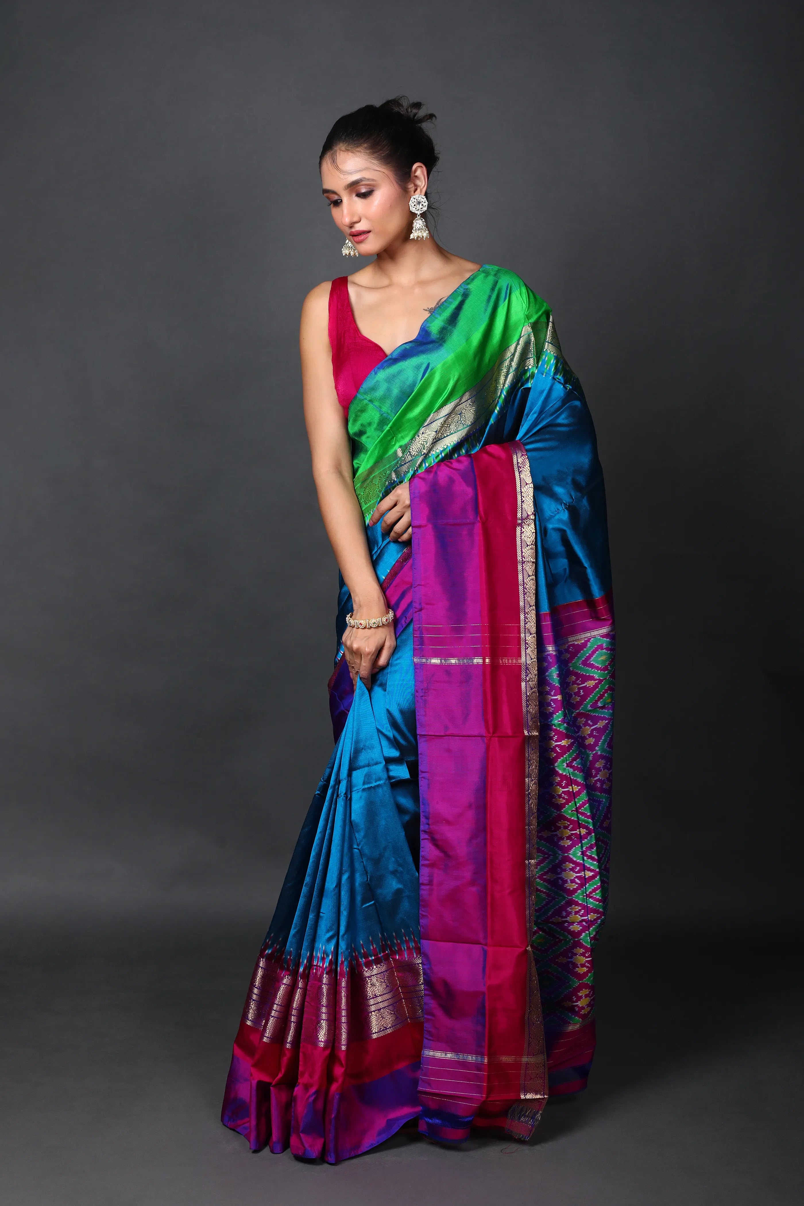 Peacock Blue Pochampally Silk Saree With Blouse Piece