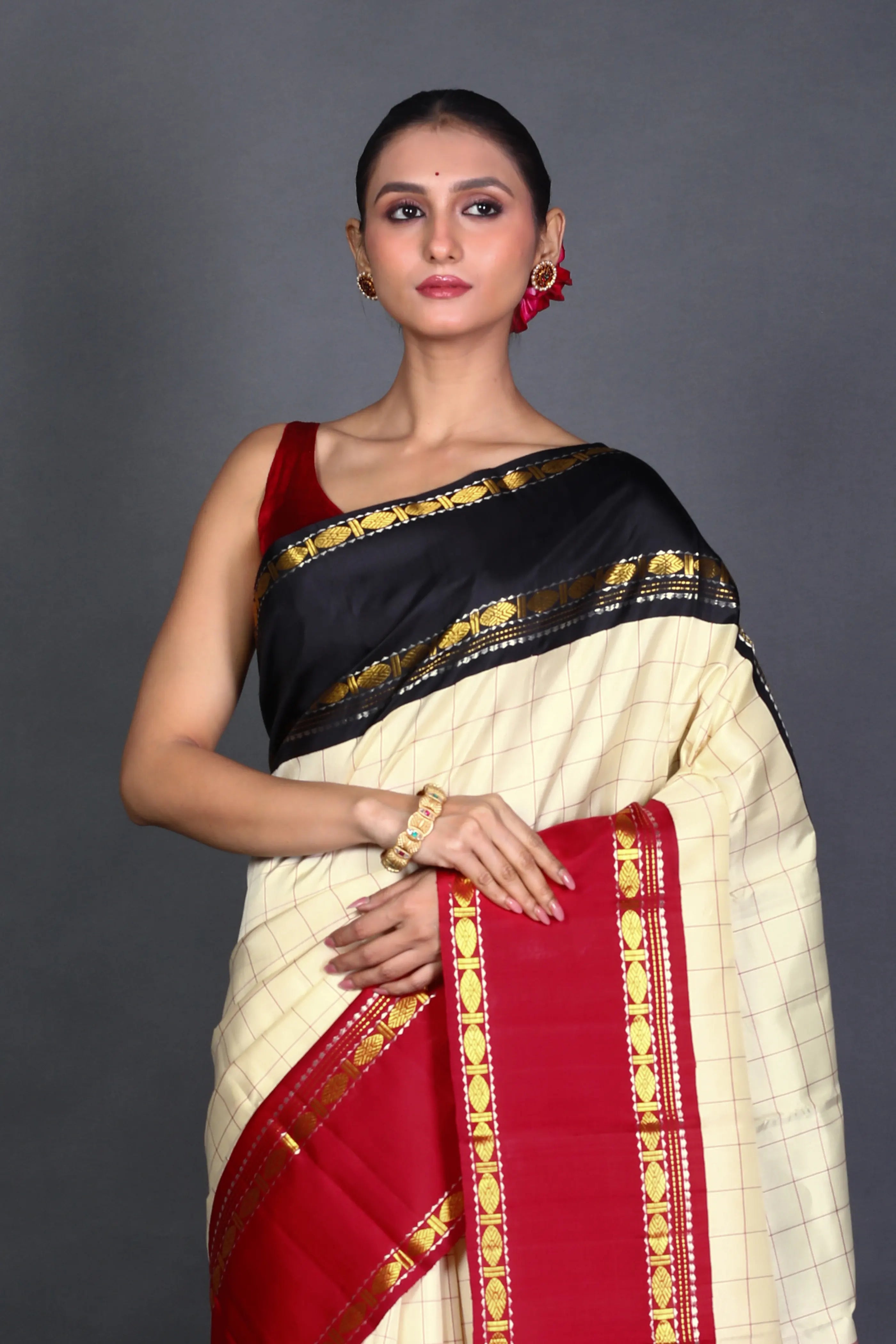 Cream Silk Kanjivaram Saree With Blouse Piece