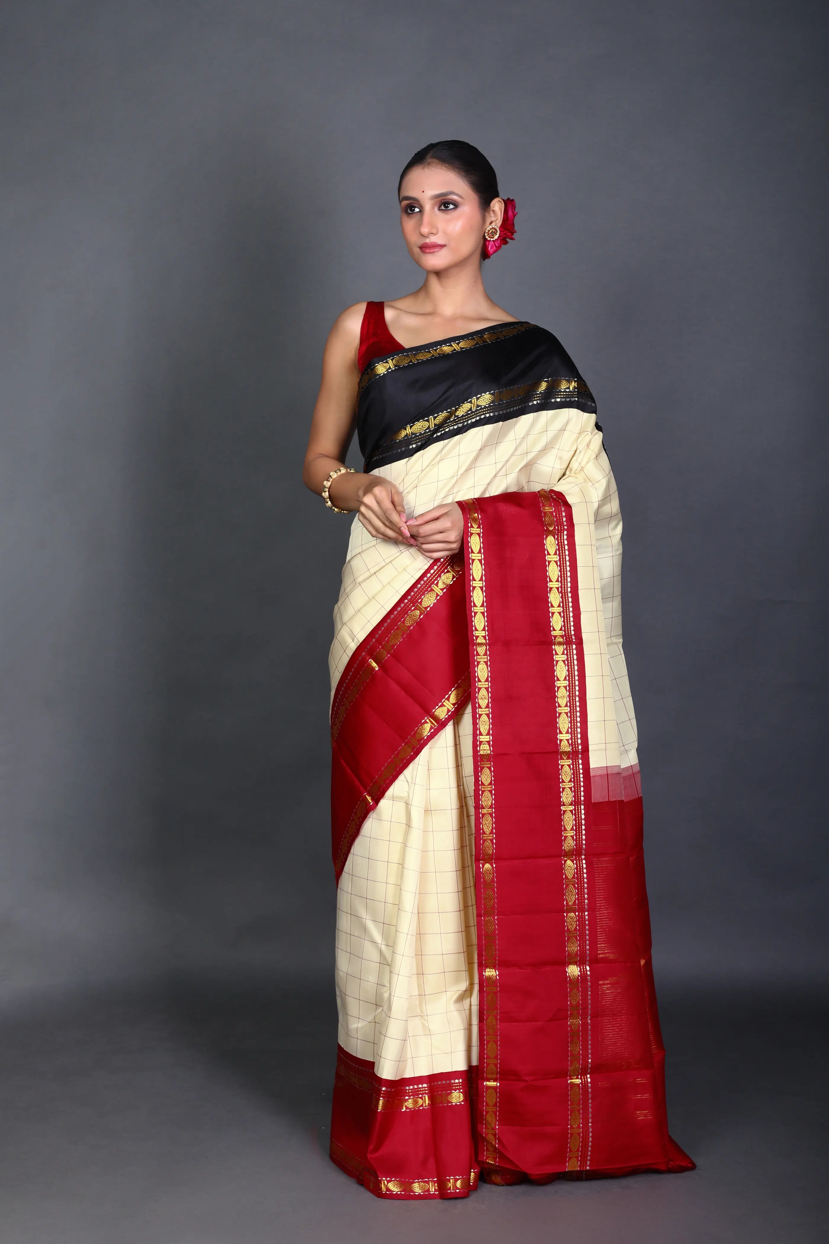 Cream Silk Kanjivaram Saree With Blouse Piece