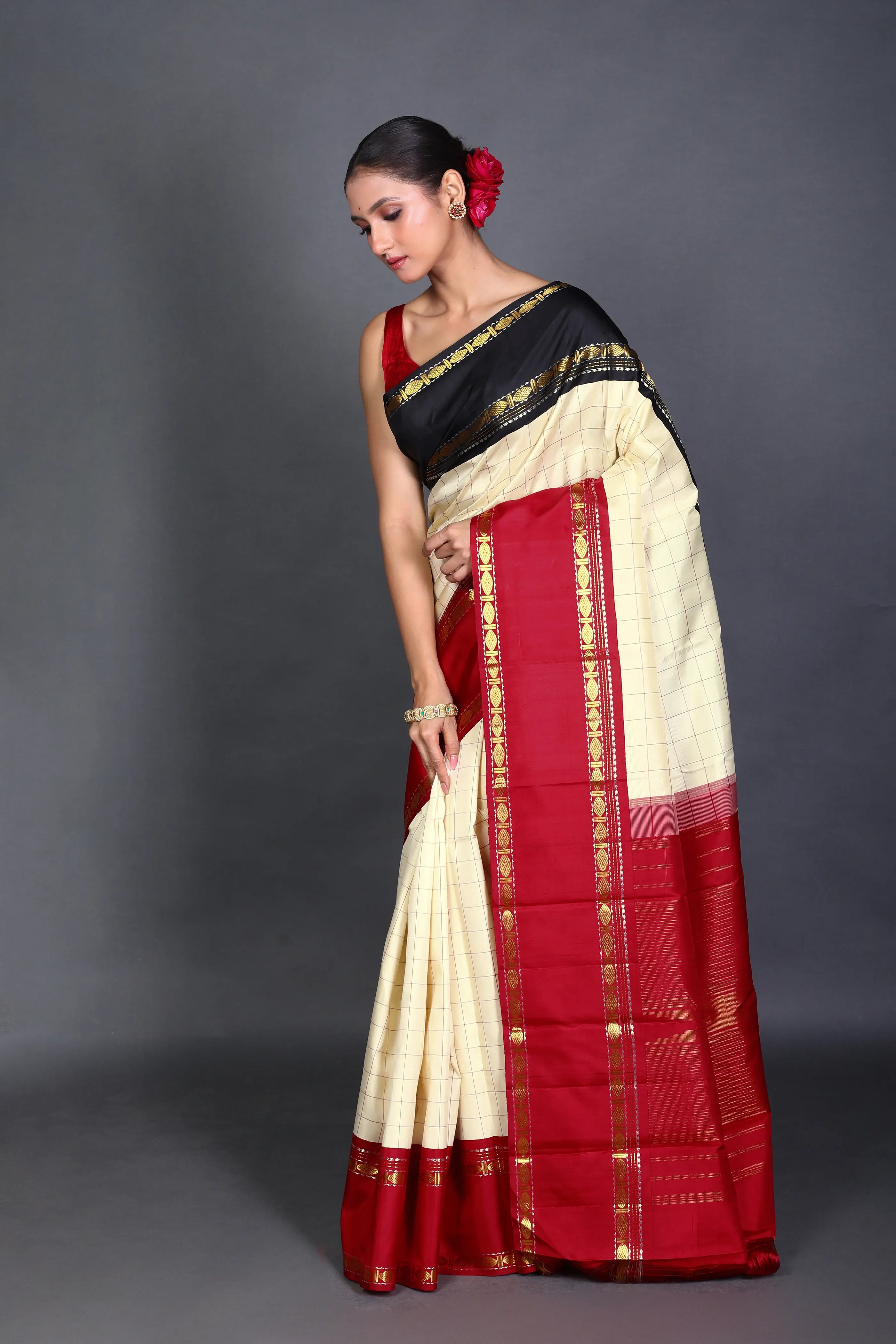Cream Silk Kanjivaram Saree With Blouse Piece