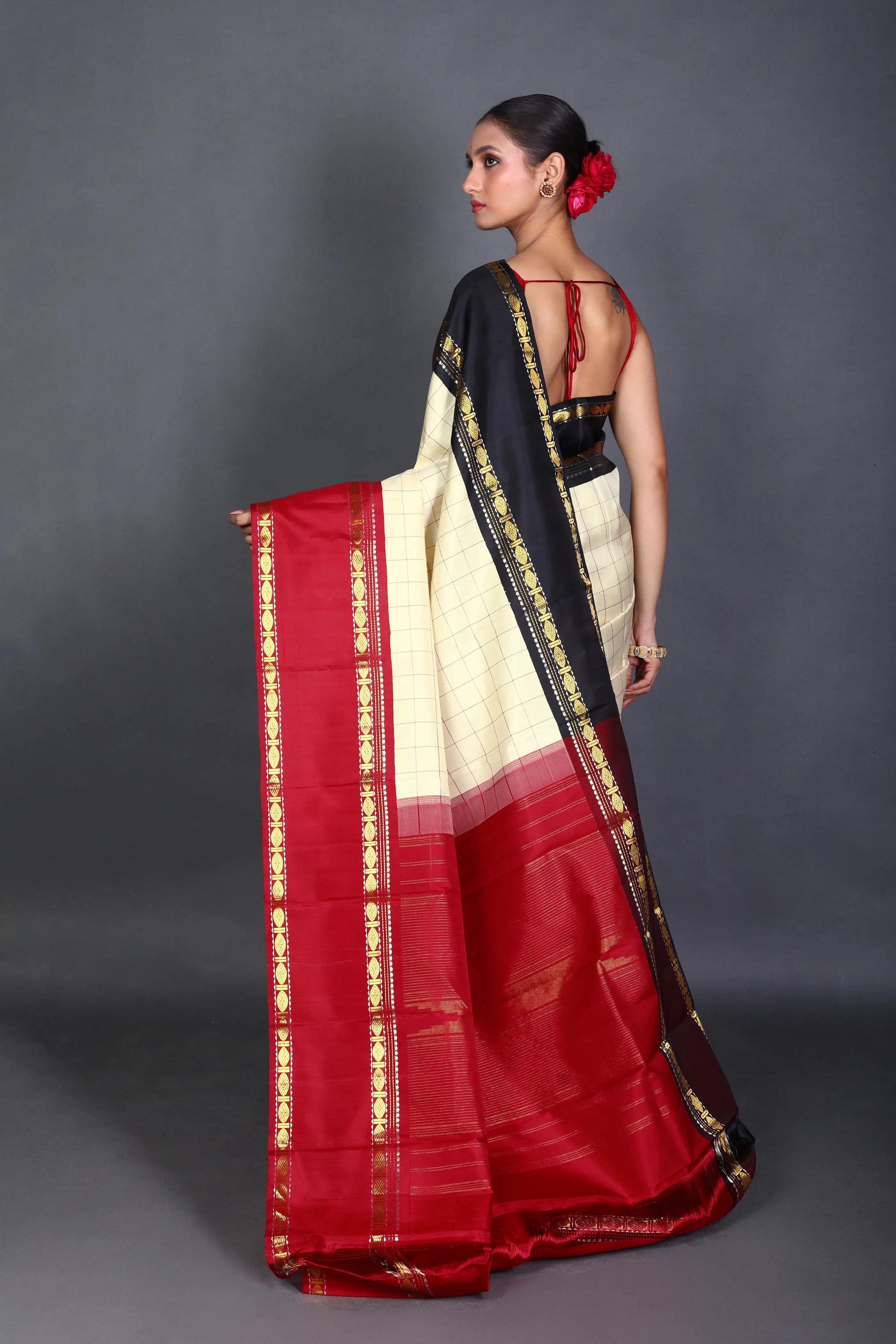 Cream Silk Kanjivaram Saree With Blouse Piece