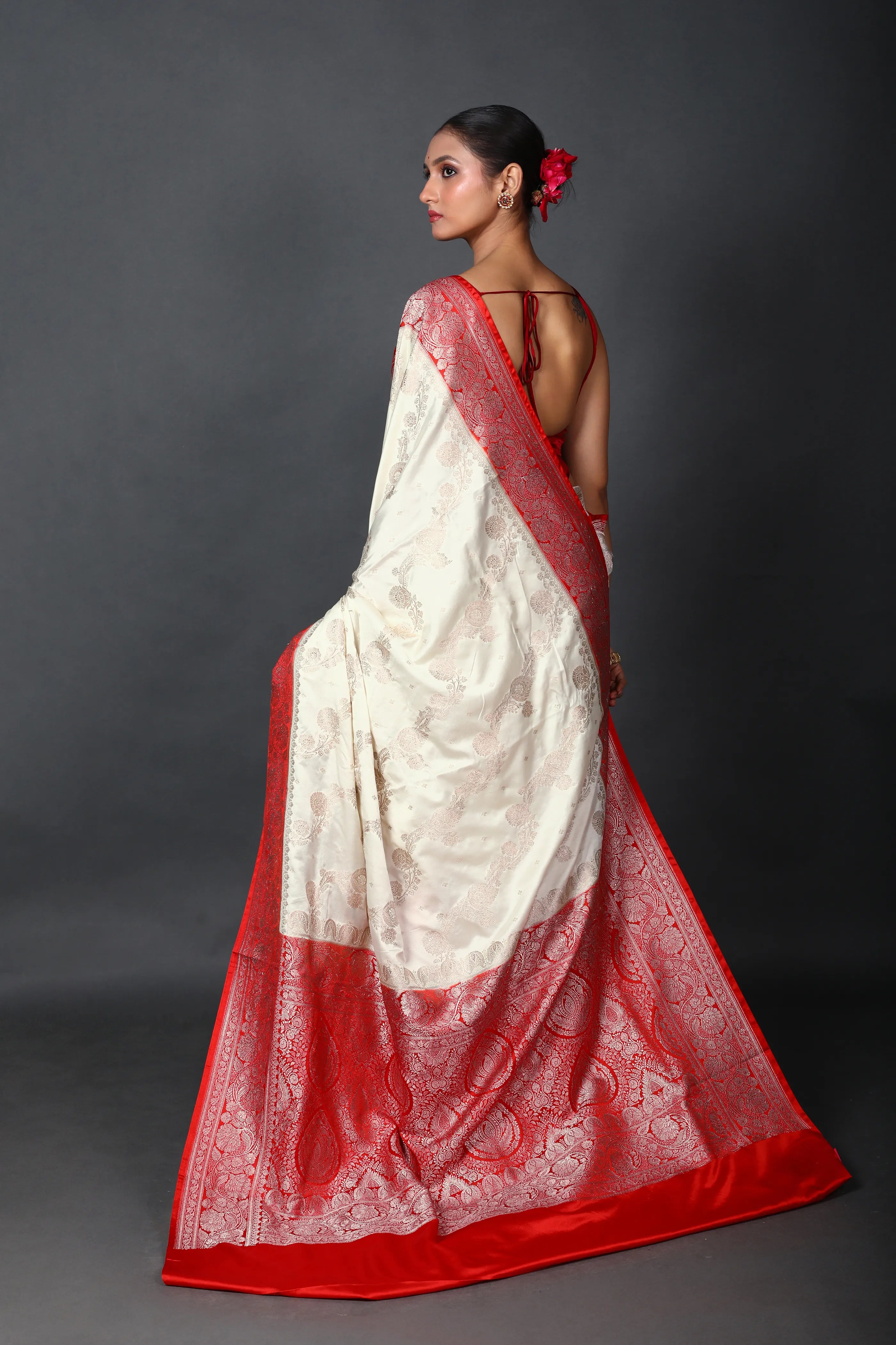 Red & White Blended Katan Banarasi Saree With Blouse Piece