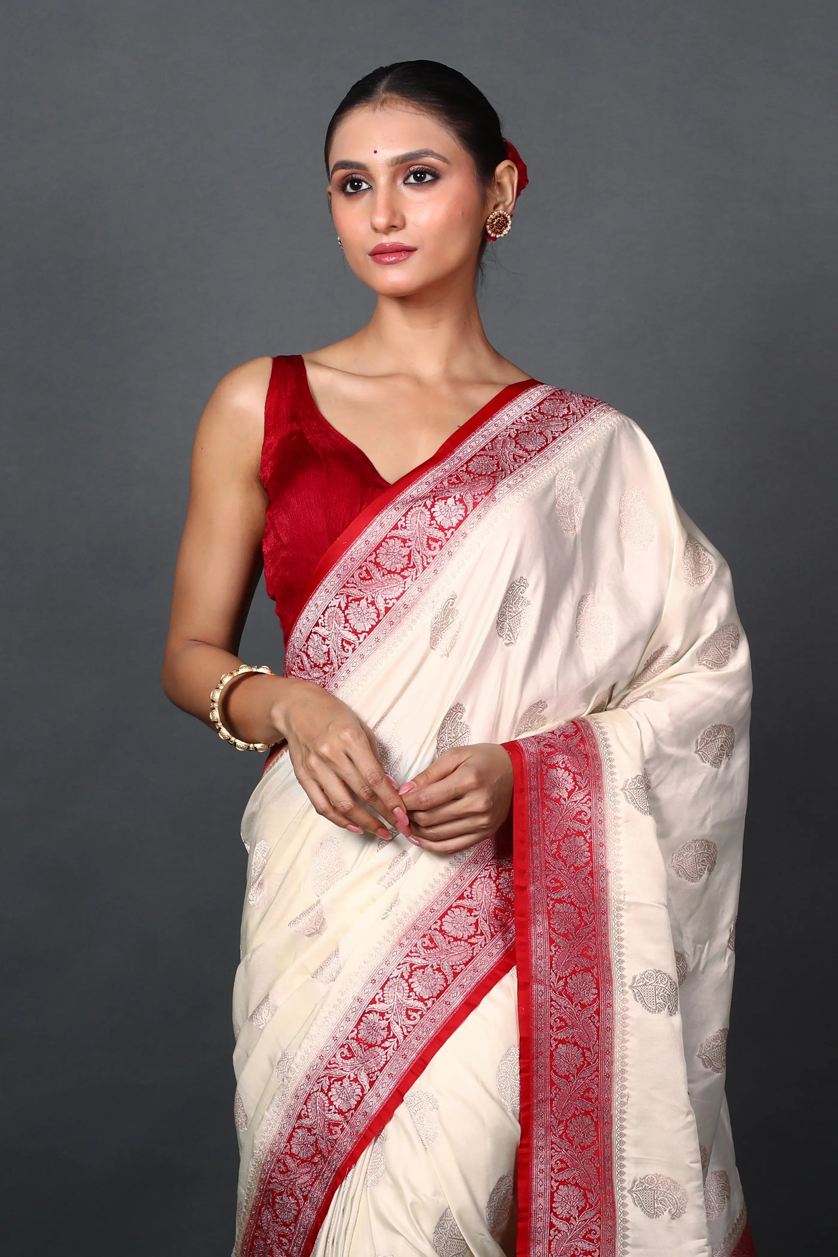 Red & White Blended Katan Banarasi Saree With Blouse Piece