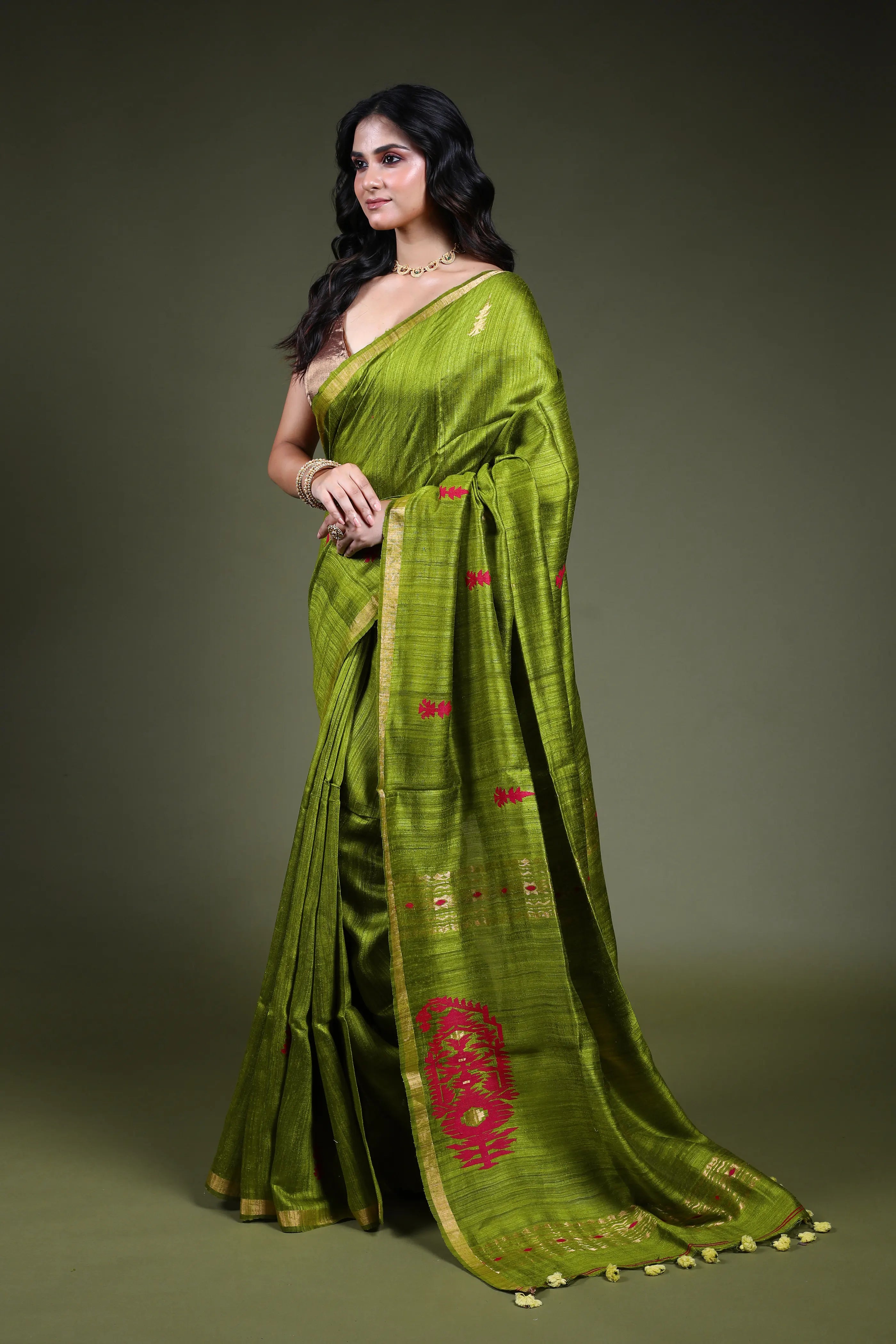 Mehendi Green Muslin Matka Saree with Blouse Piece