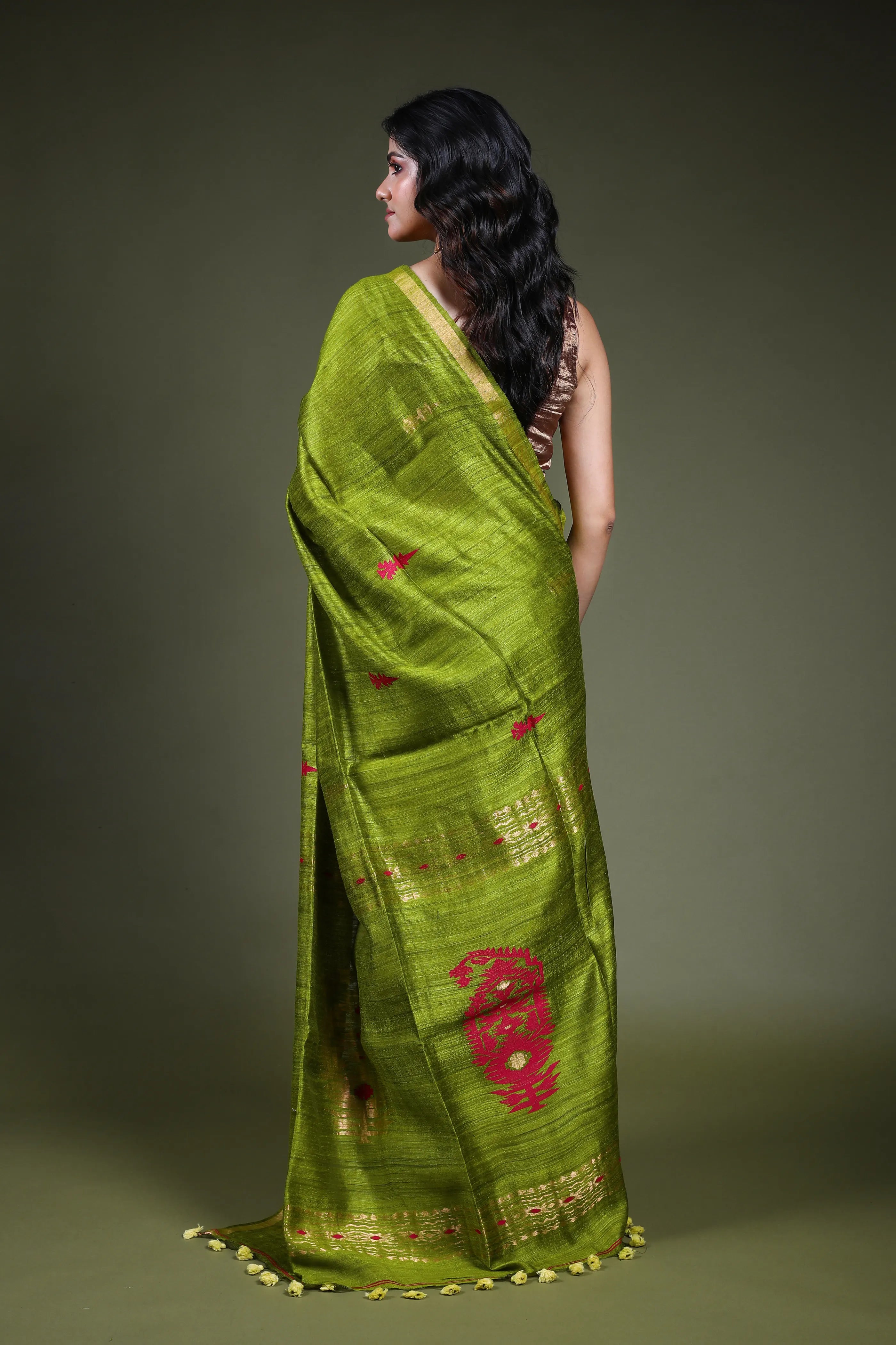 Mehendi Green Muslin Matka Saree with Blouse Piece