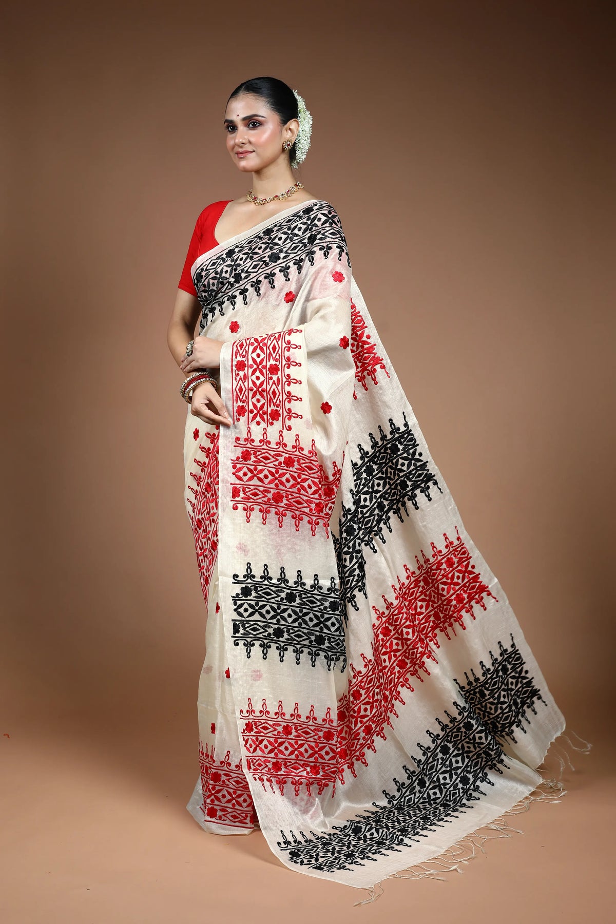 White Embroidery Tussar Saree with Blouse Piece
