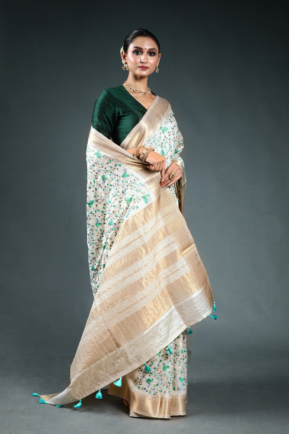 EBS243B4 - Silk Saree Offwhite - fabric detail