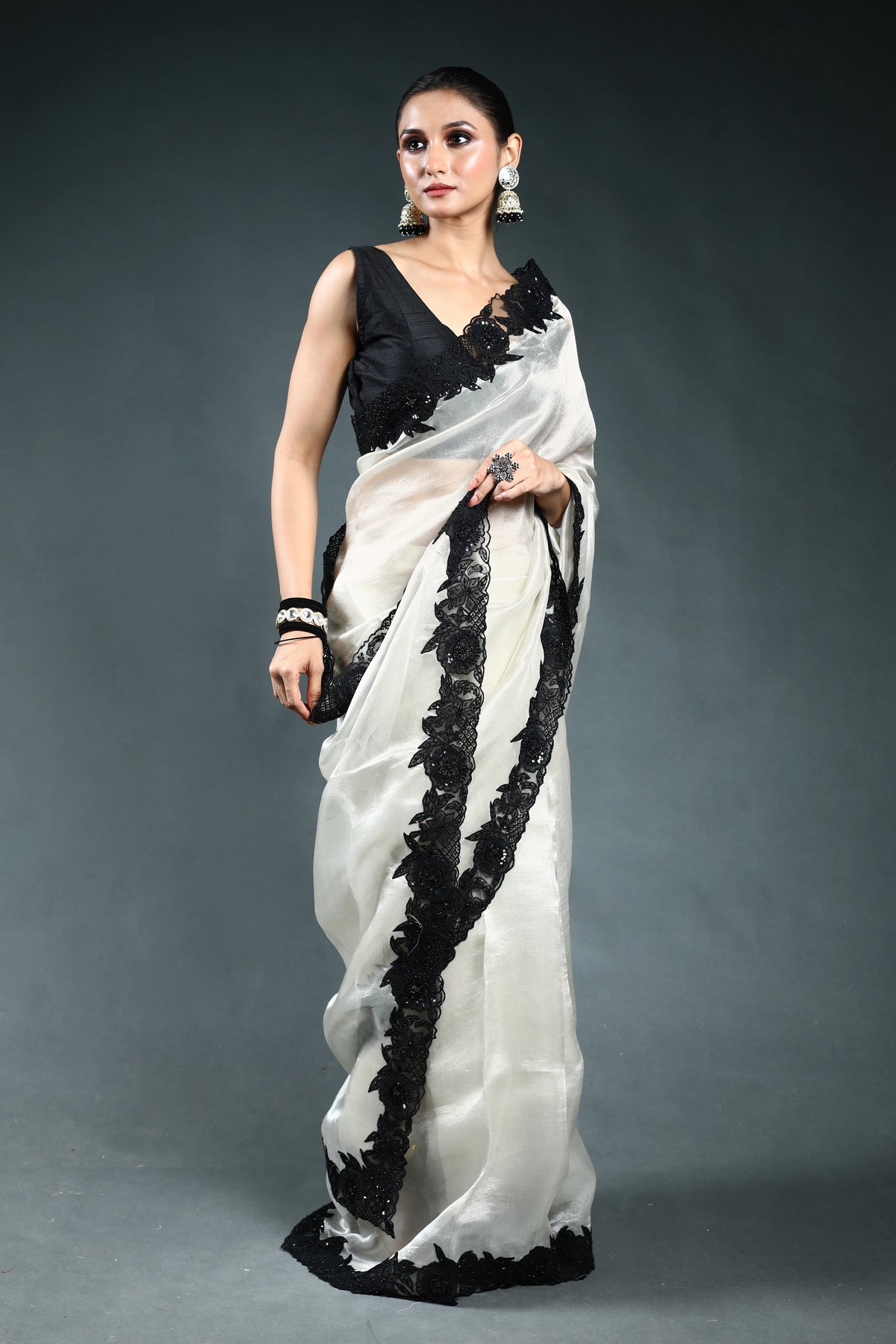 EBS281B4 White